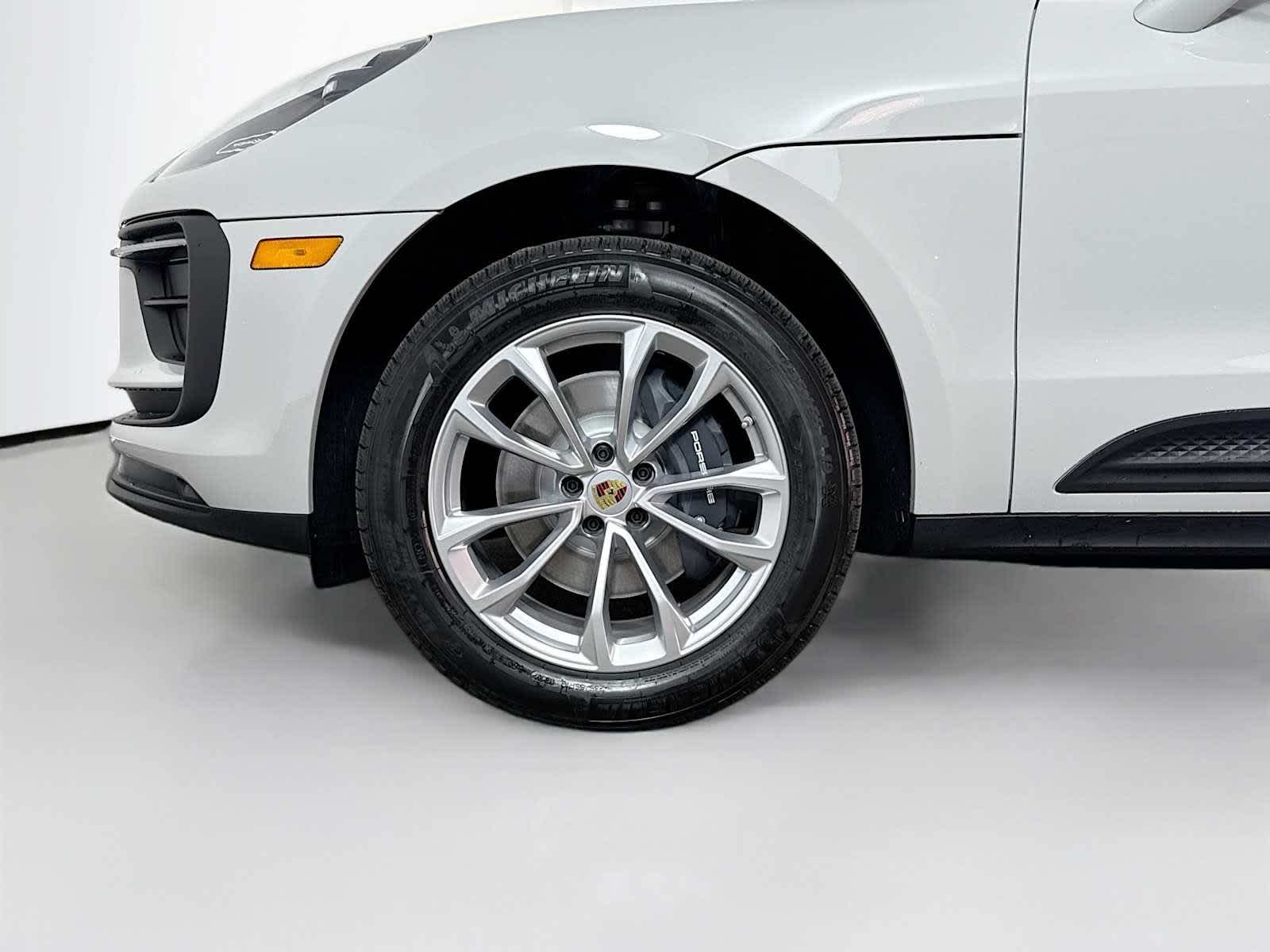 Thumbnail: 2026 Porsche Macan - 12
