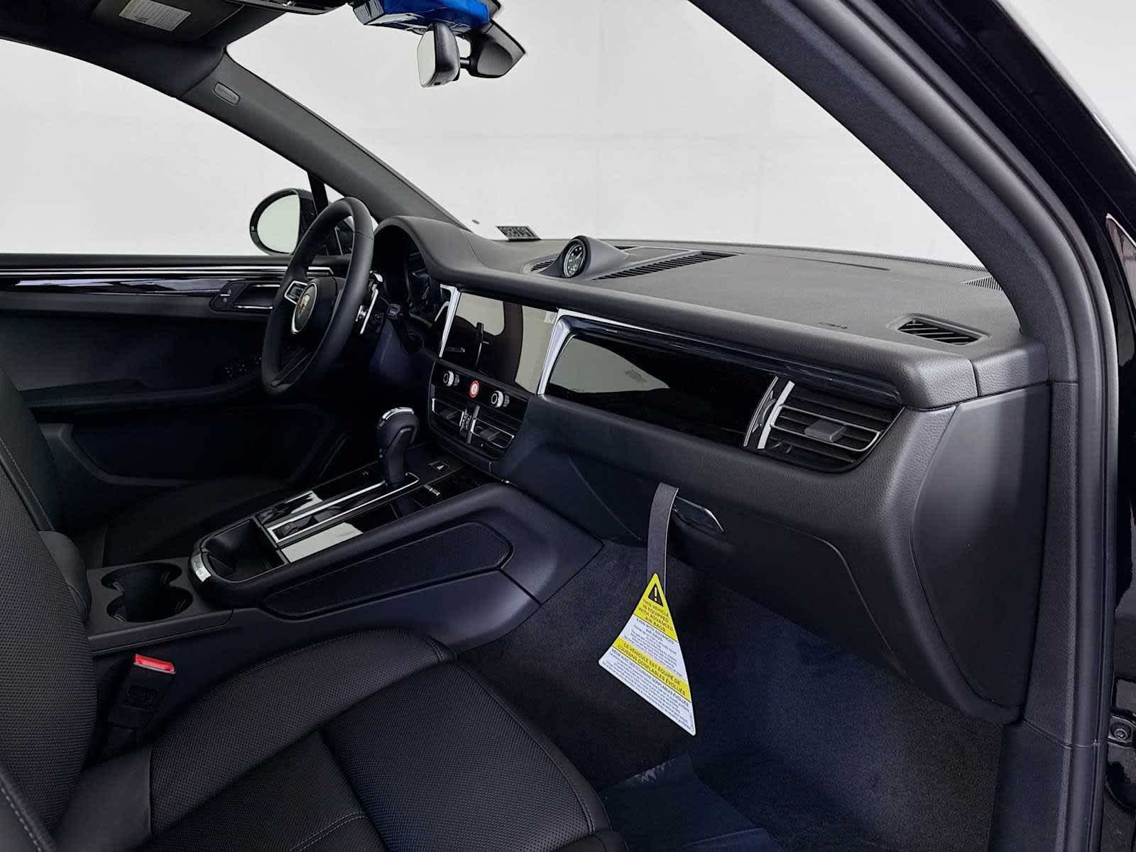 Thumbnail: 2026 Porsche Macan - 22