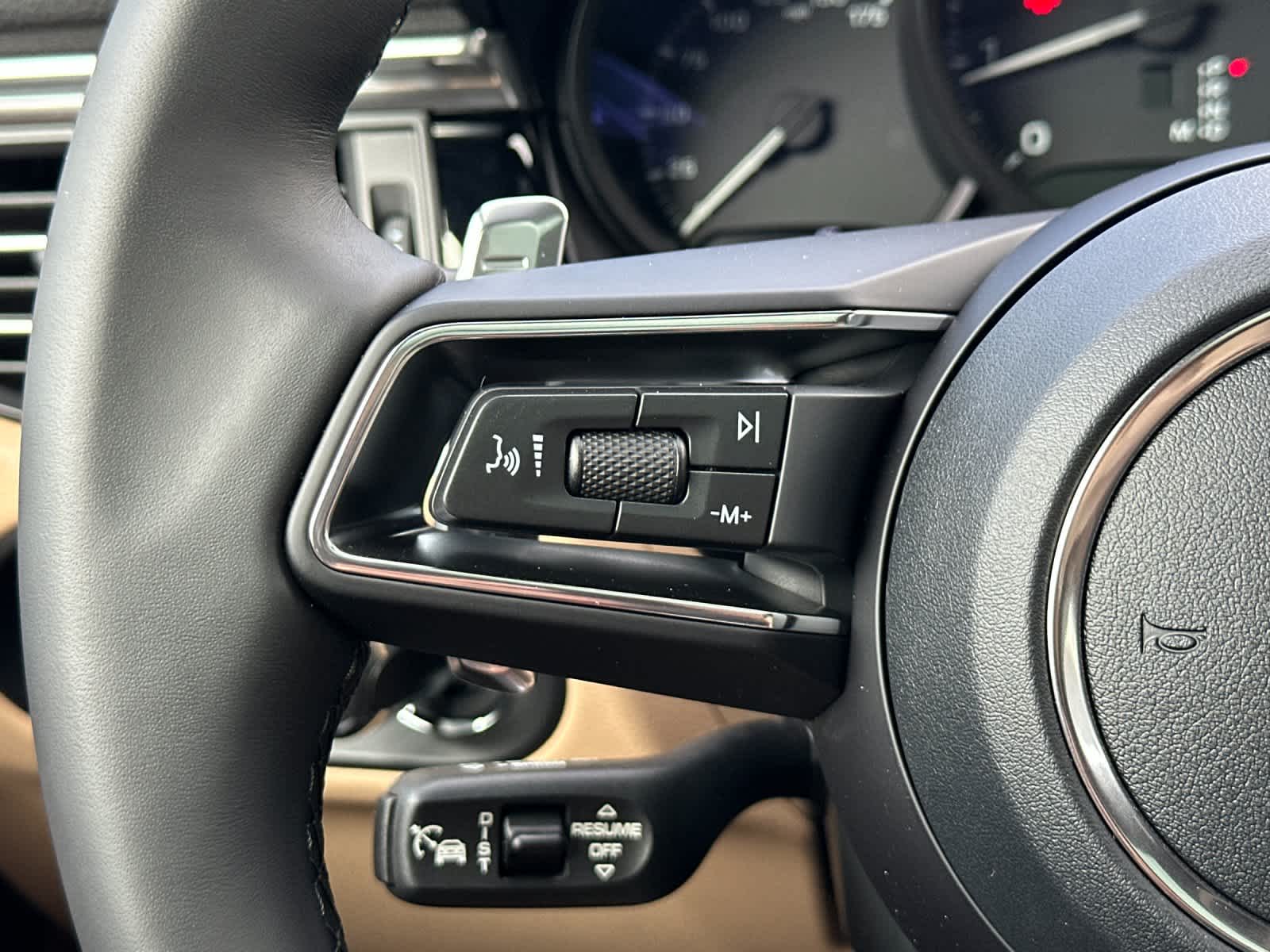 Thumbnail: 2026 Porsche Macan - 26