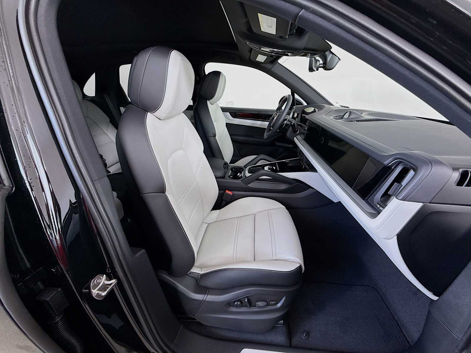 Thumbnail: 2026 Porsche Cayenne - 21