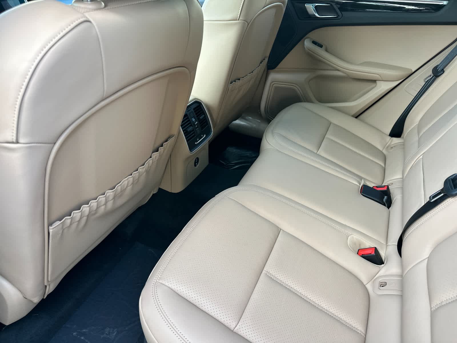 Thumbnail: 2026 Porsche Macan - 13