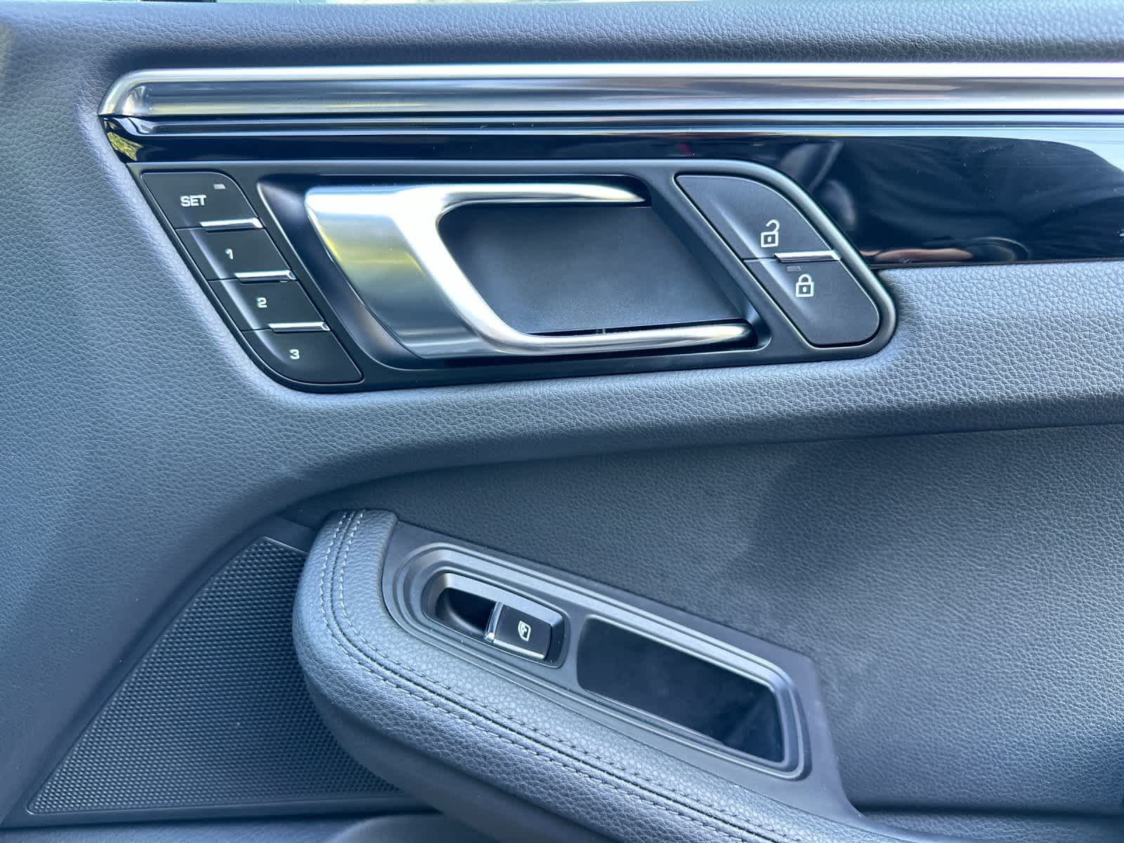 Thumbnail: 2025 Porsche Macan - 19