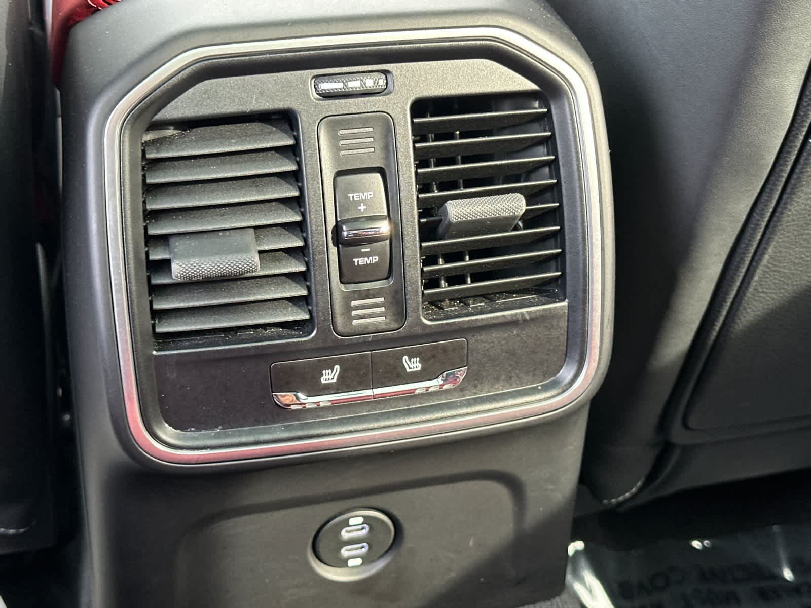 Thumbnail: 2025 Porsche Macan - 14