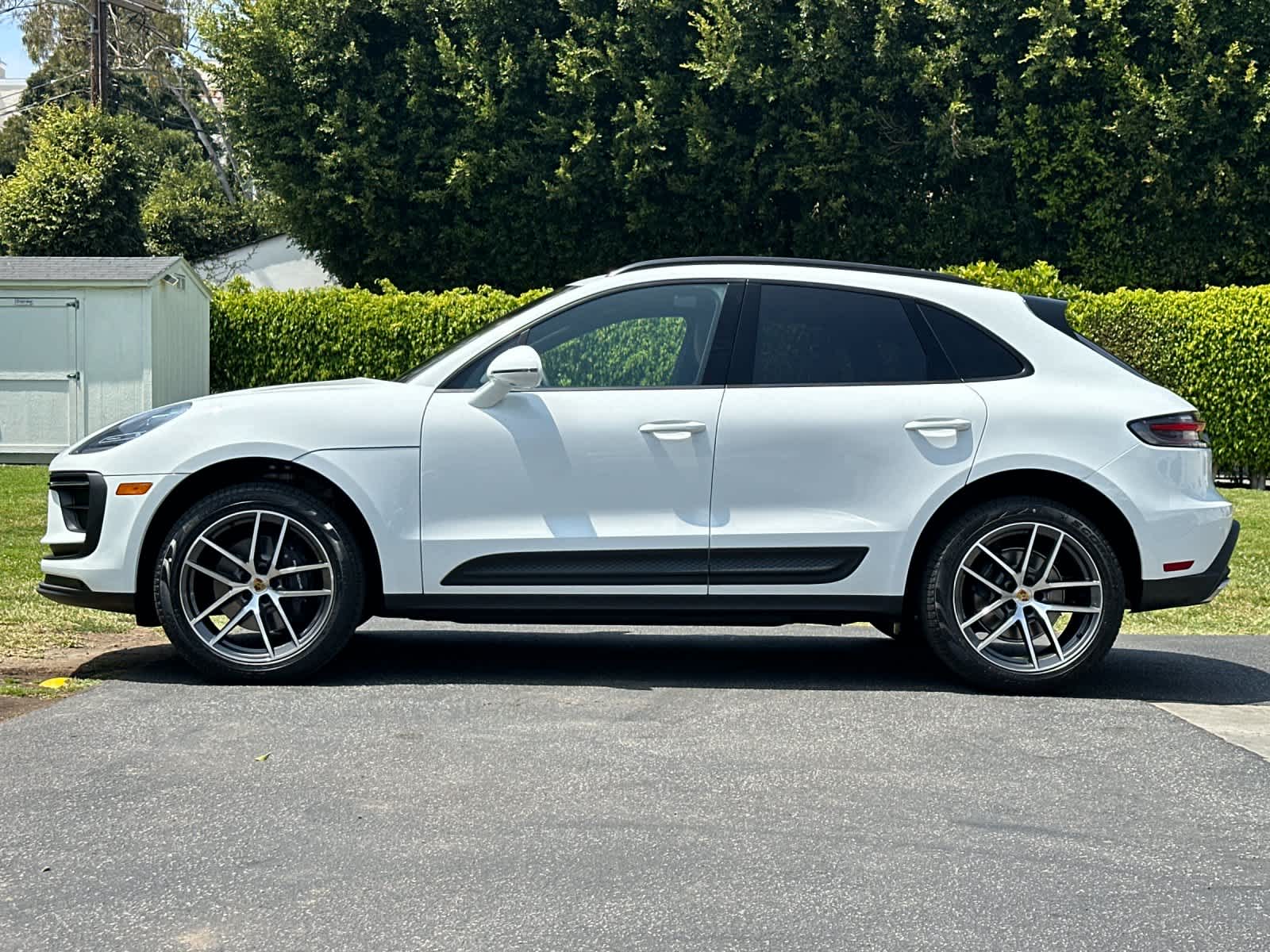 Thumbnail: 2026 Porsche Macan - 2