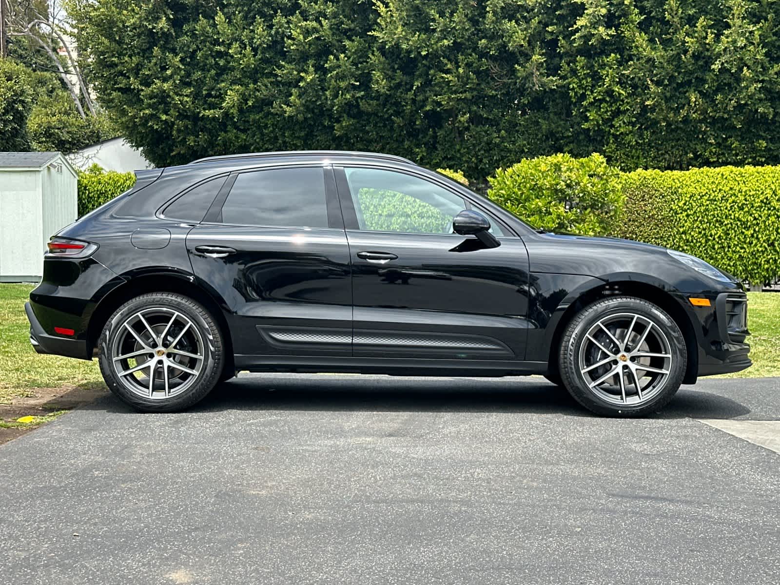 Thumbnail: 2026 Porsche Macan - 9