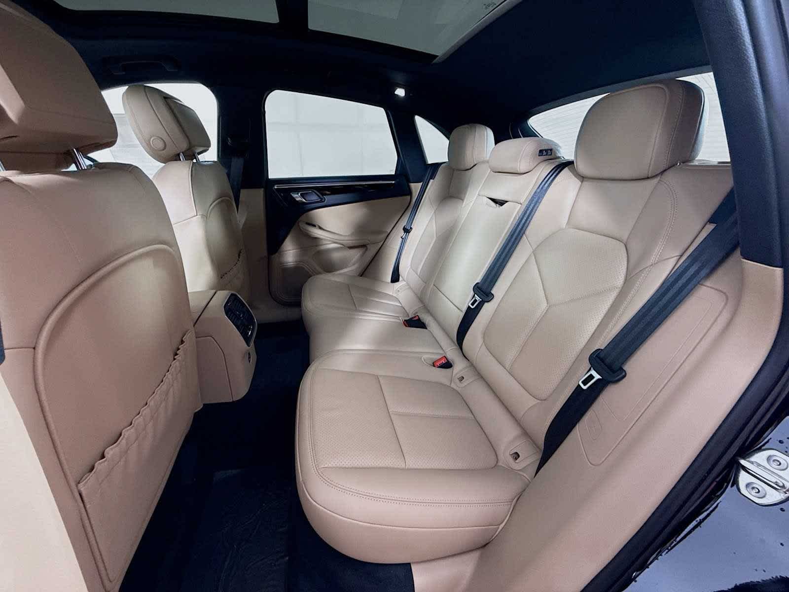 Thumbnail: 2026 Porsche Macan - 17