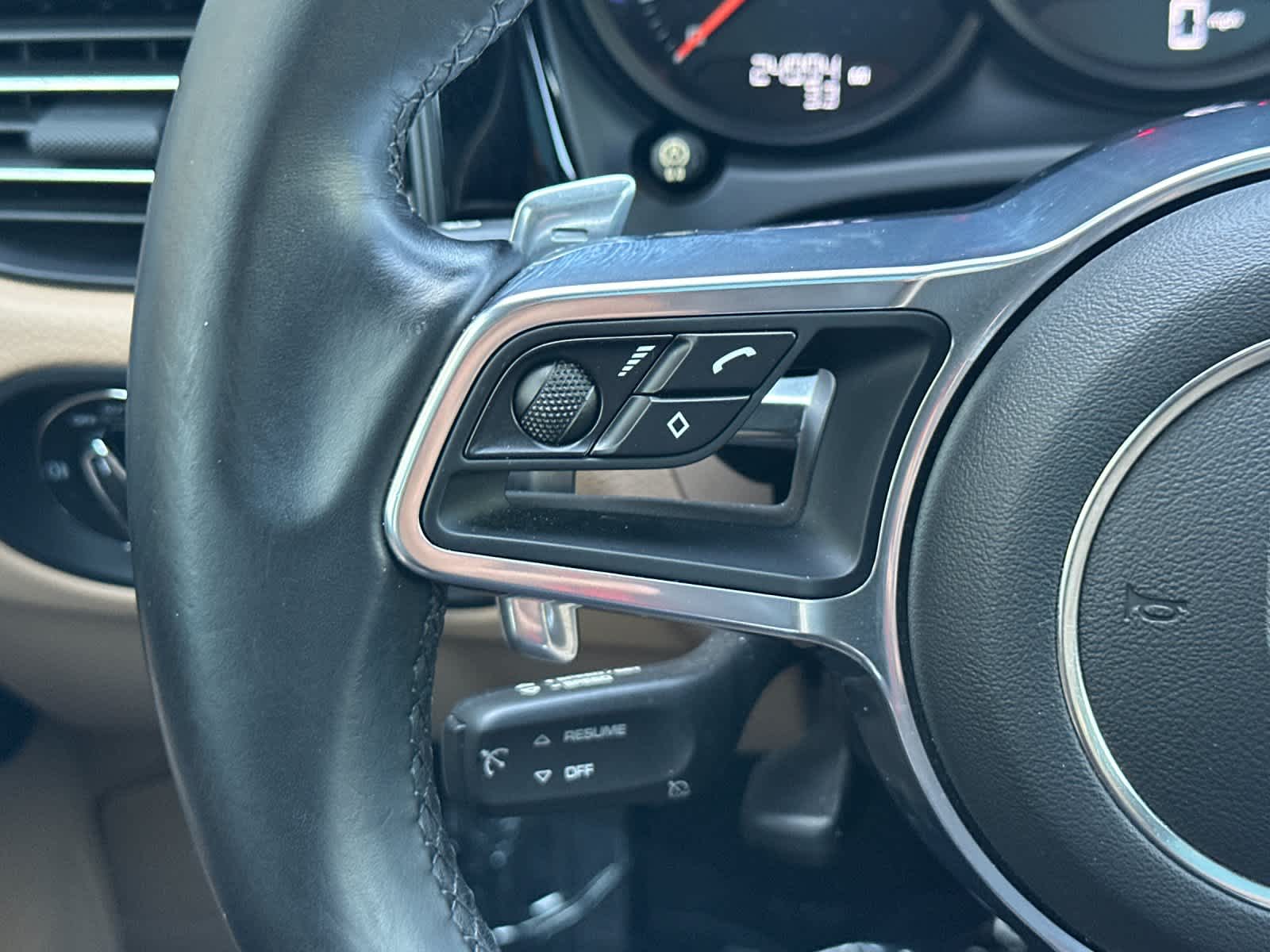 Thumbnail: 2020 Porsche Macan - 26