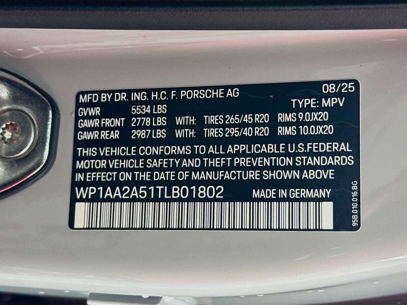 Thumbnail: 2026 Porsche Macan - 25