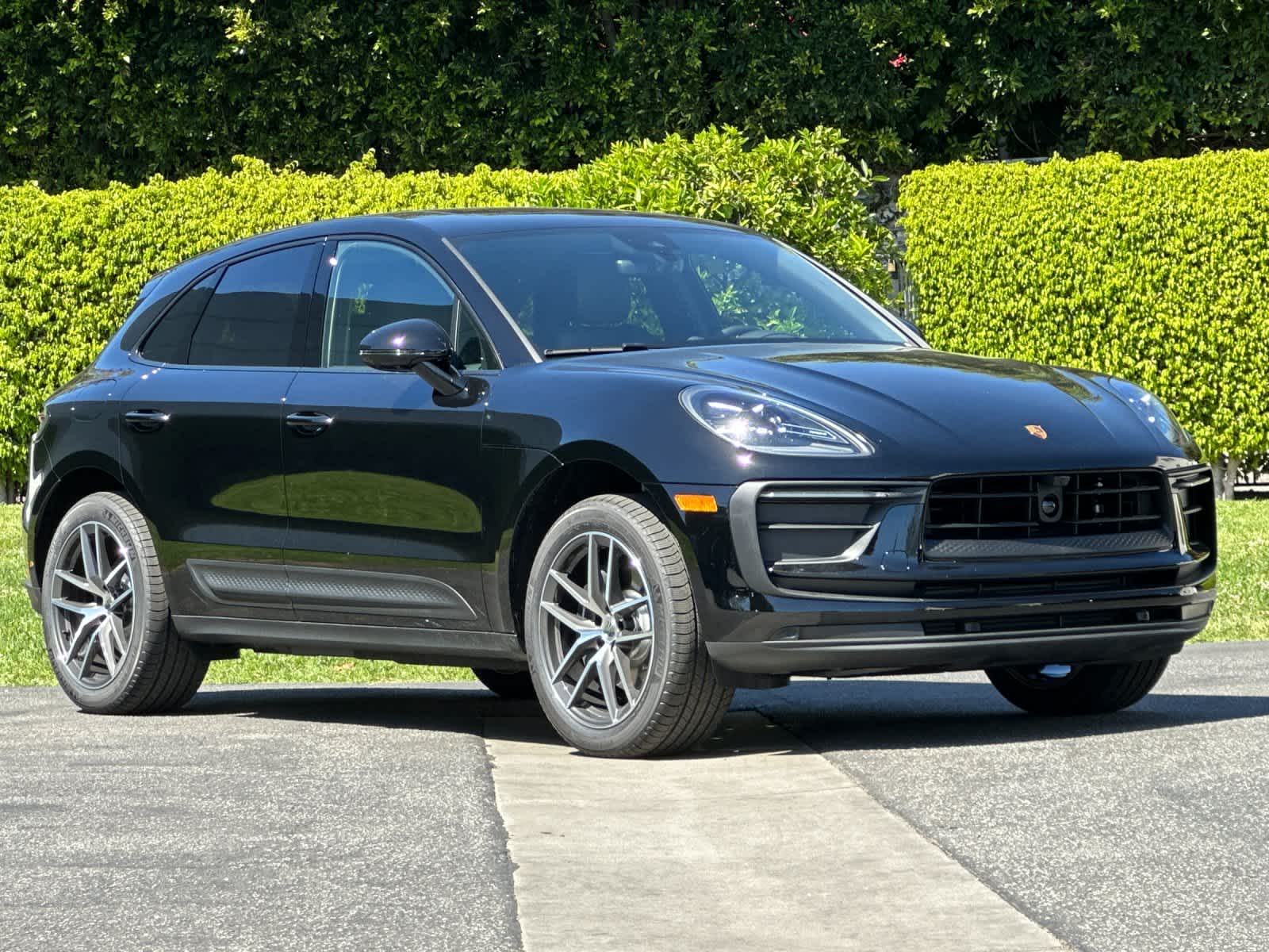 Thumbnail: 2026 Porsche Macan - 10