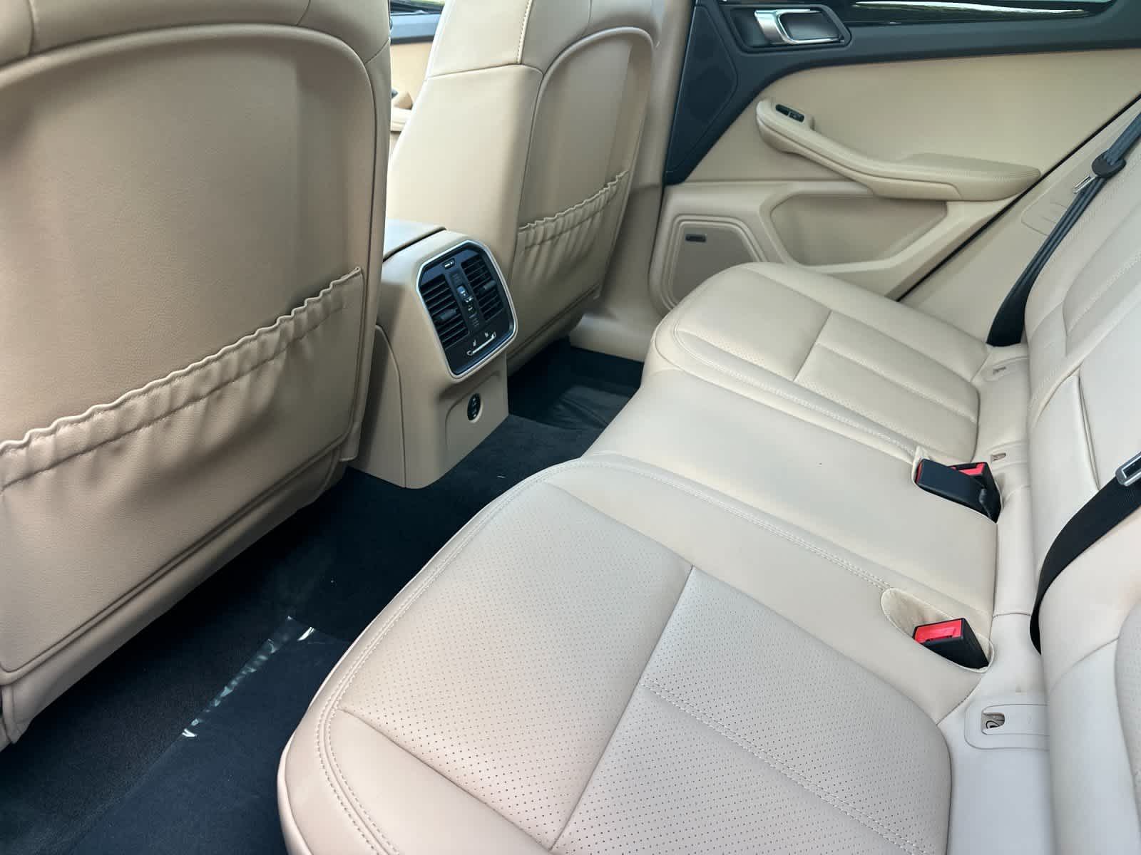 Thumbnail: 2026 Porsche Macan - 13