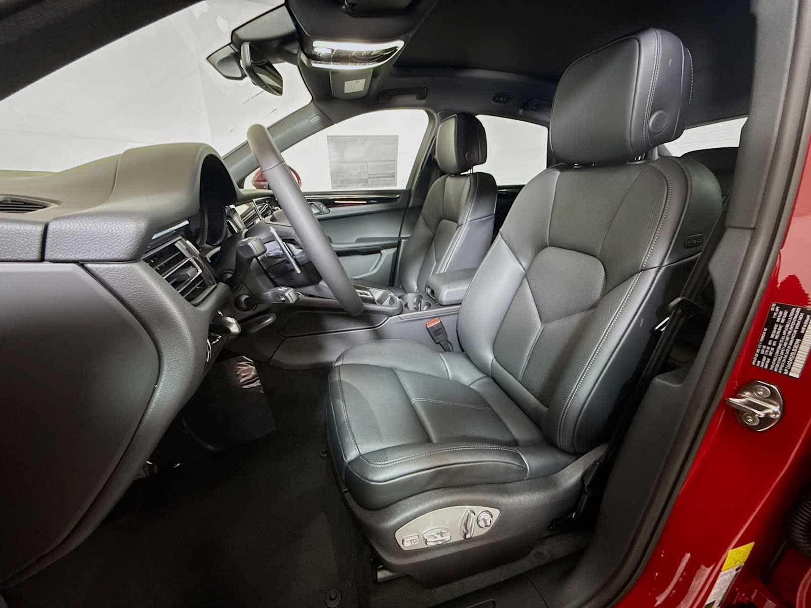 Thumbnail: 2025 Porsche Macan - 5