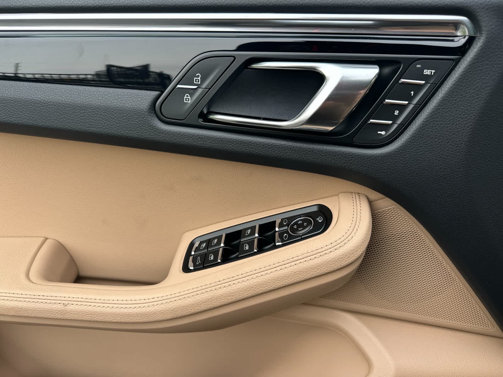 Thumbnail: 2026 Porsche Macan - 12