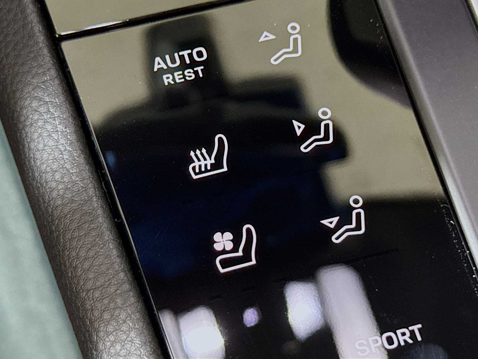 Thumbnail: 2025 Porsche Macan - 16