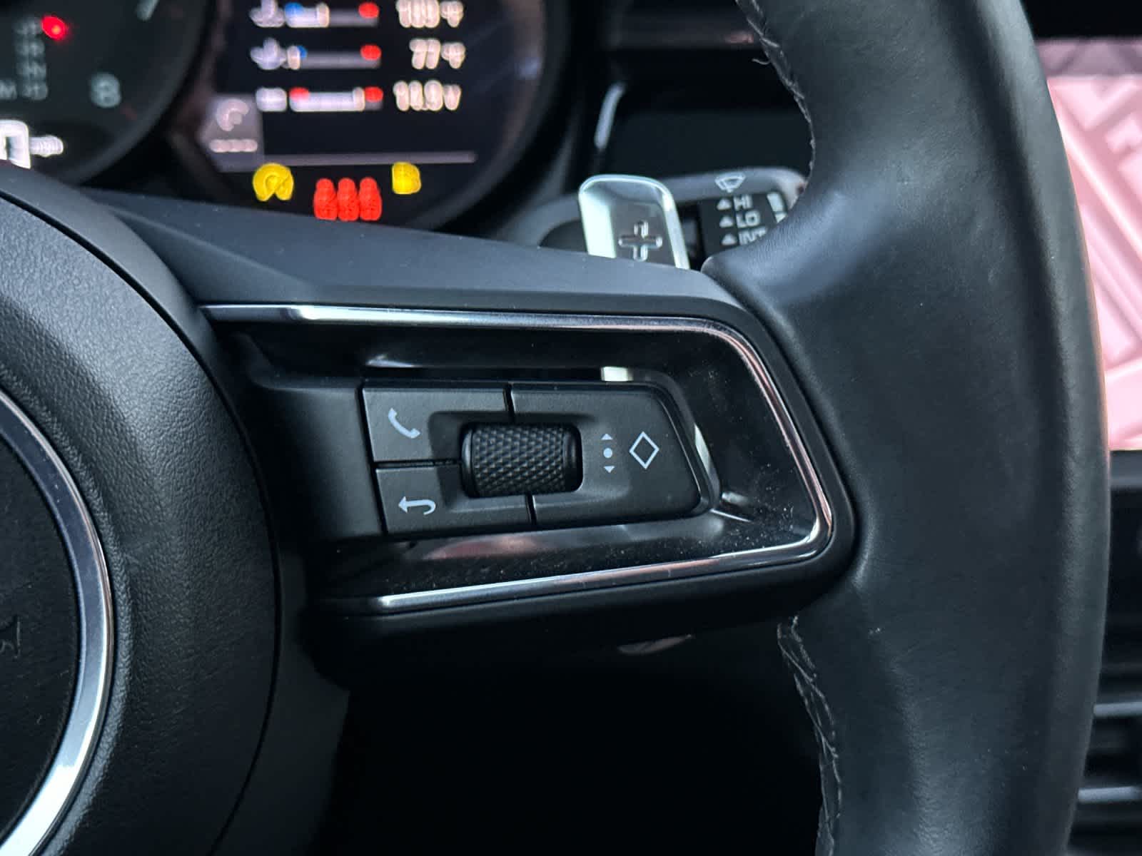 Thumbnail: 2025 Porsche Macan - 28