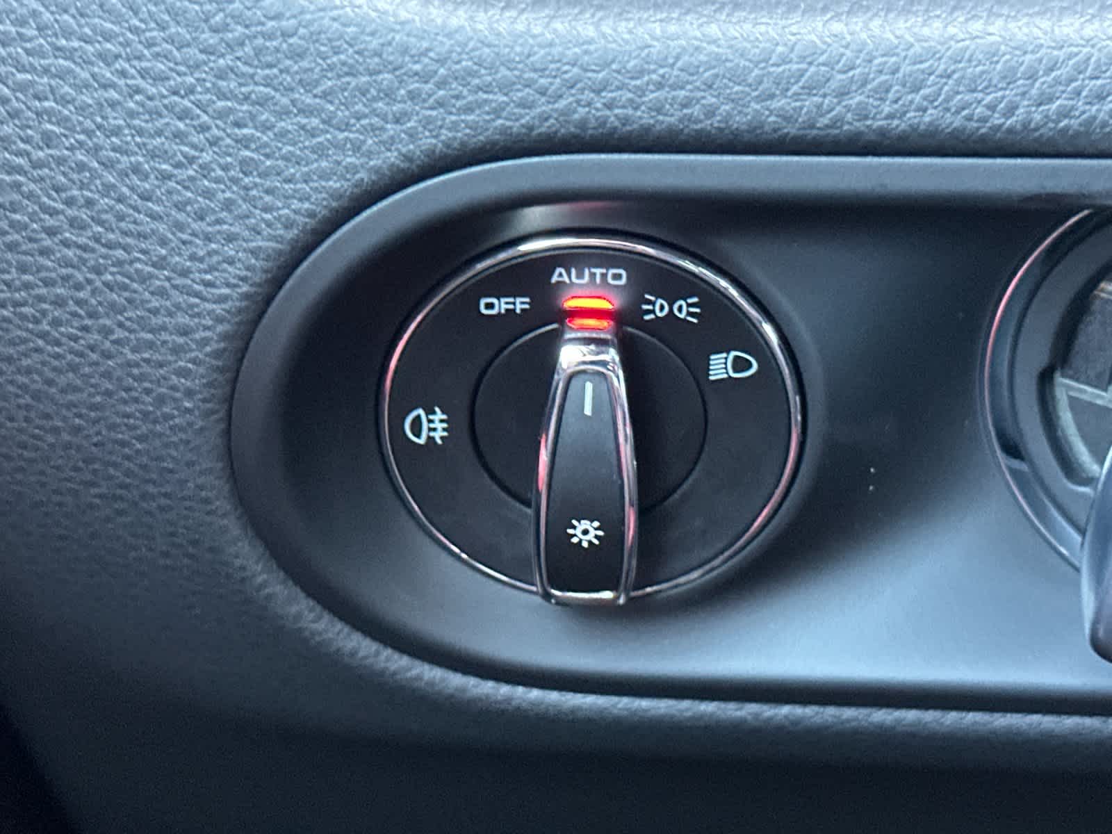 Thumbnail: 2026 Porsche Macan - 30