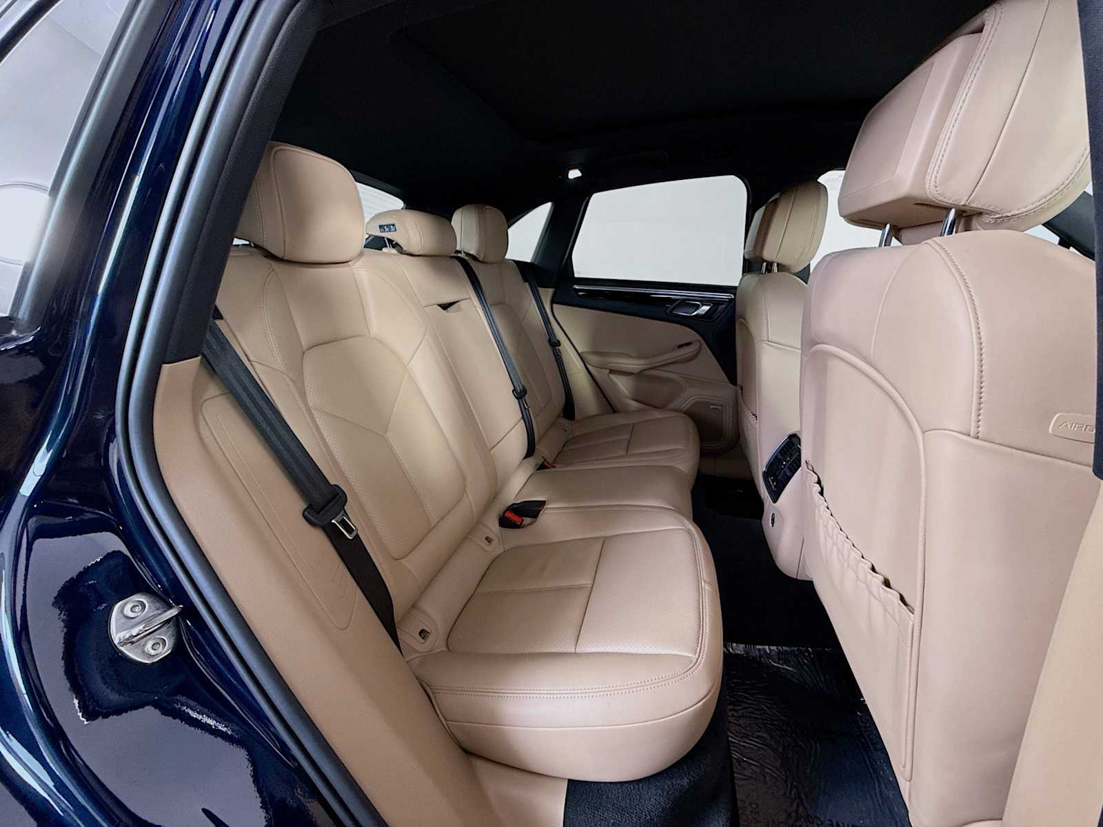 Thumbnail: 2022 Porsche Macan - 21