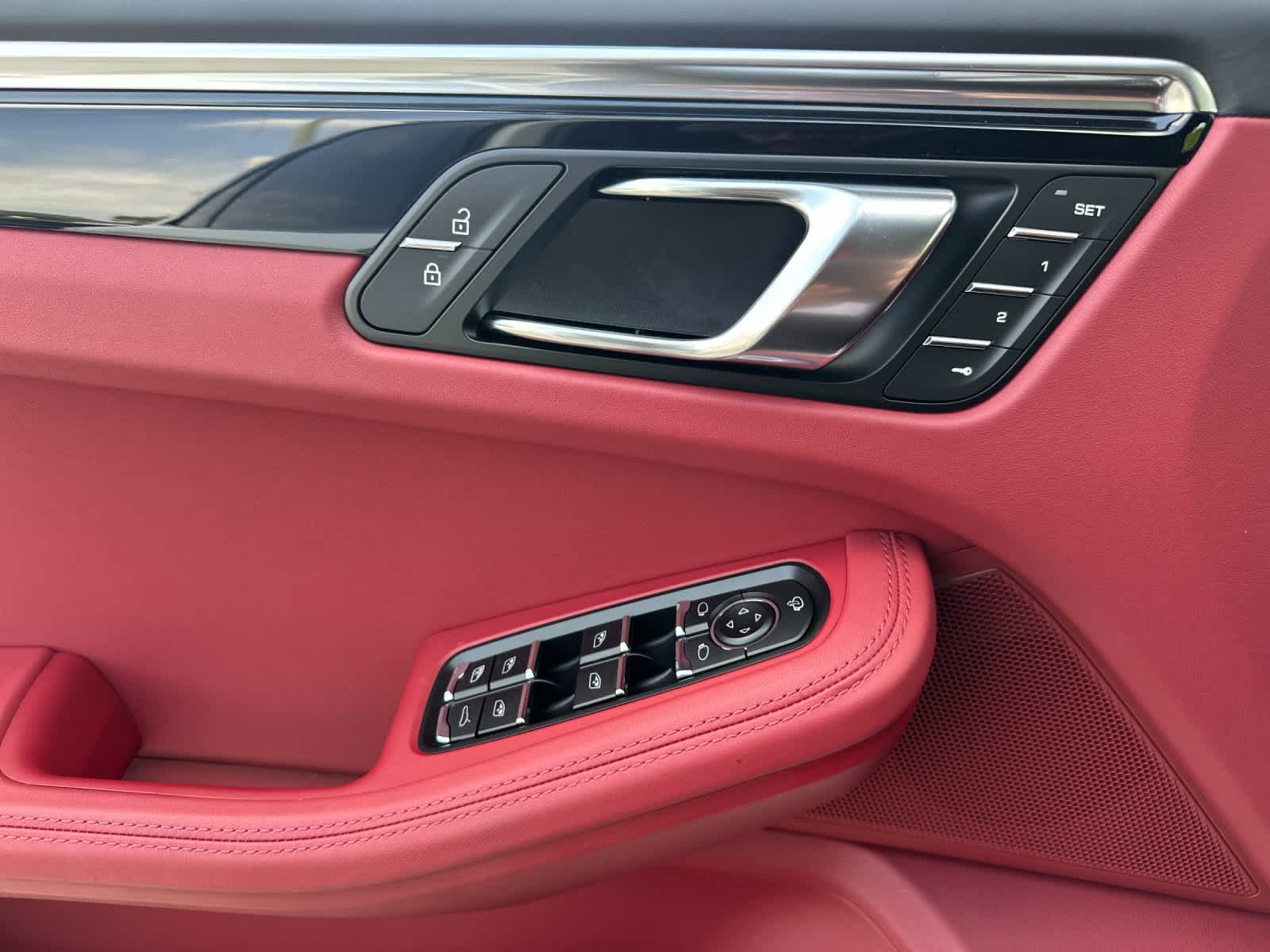 Thumbnail: 2026 Porsche Macan - 12
