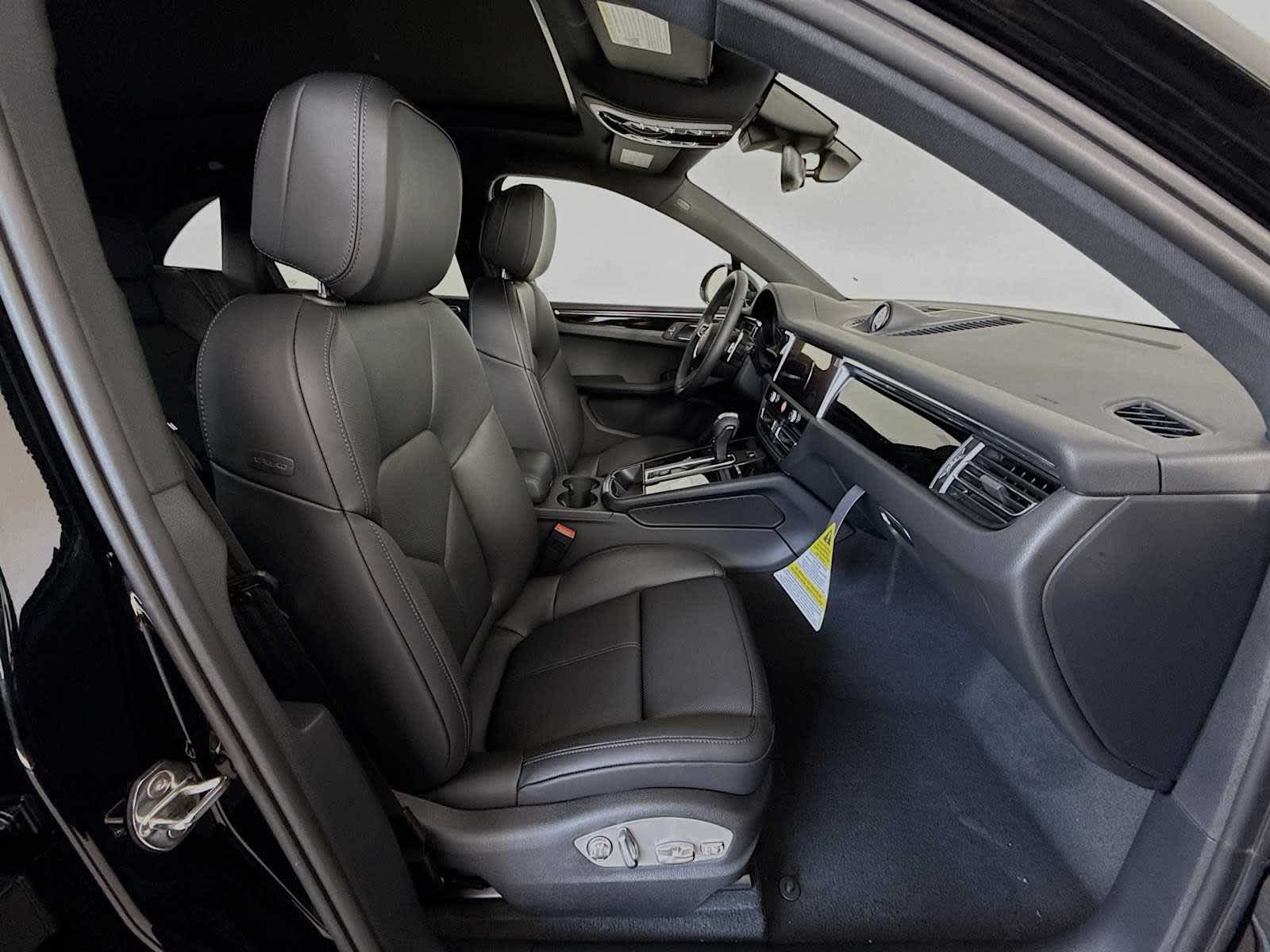 Thumbnail: 2026 Porsche Macan - 21