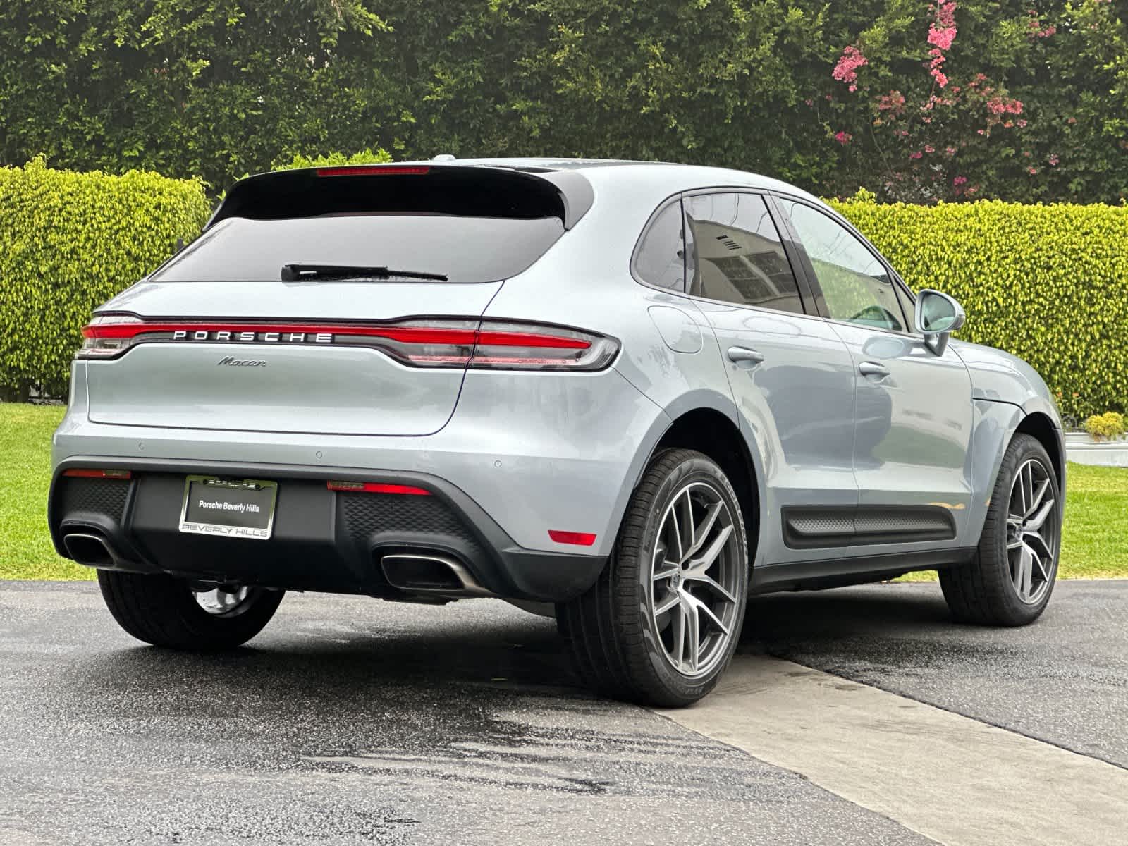 Thumbnail: 2026 Porsche Macan - 8