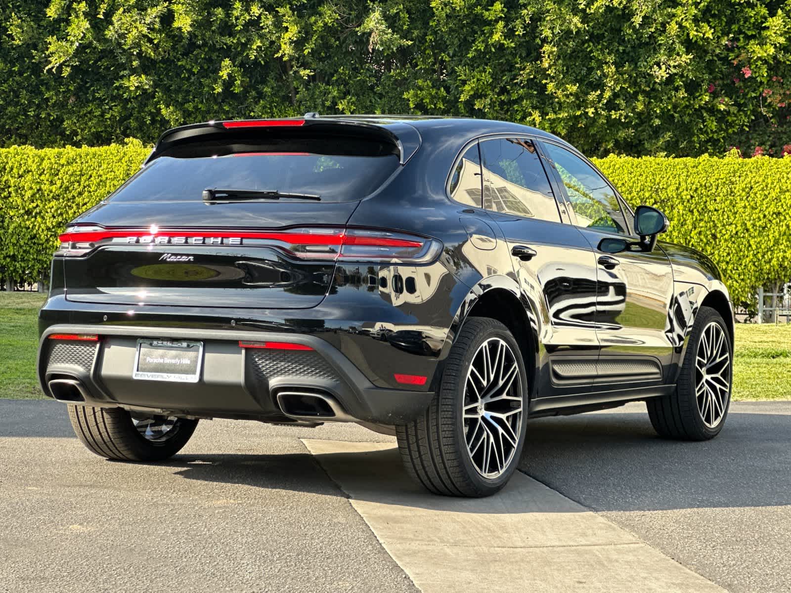 Thumbnail: 2026 Porsche Macan - 8
