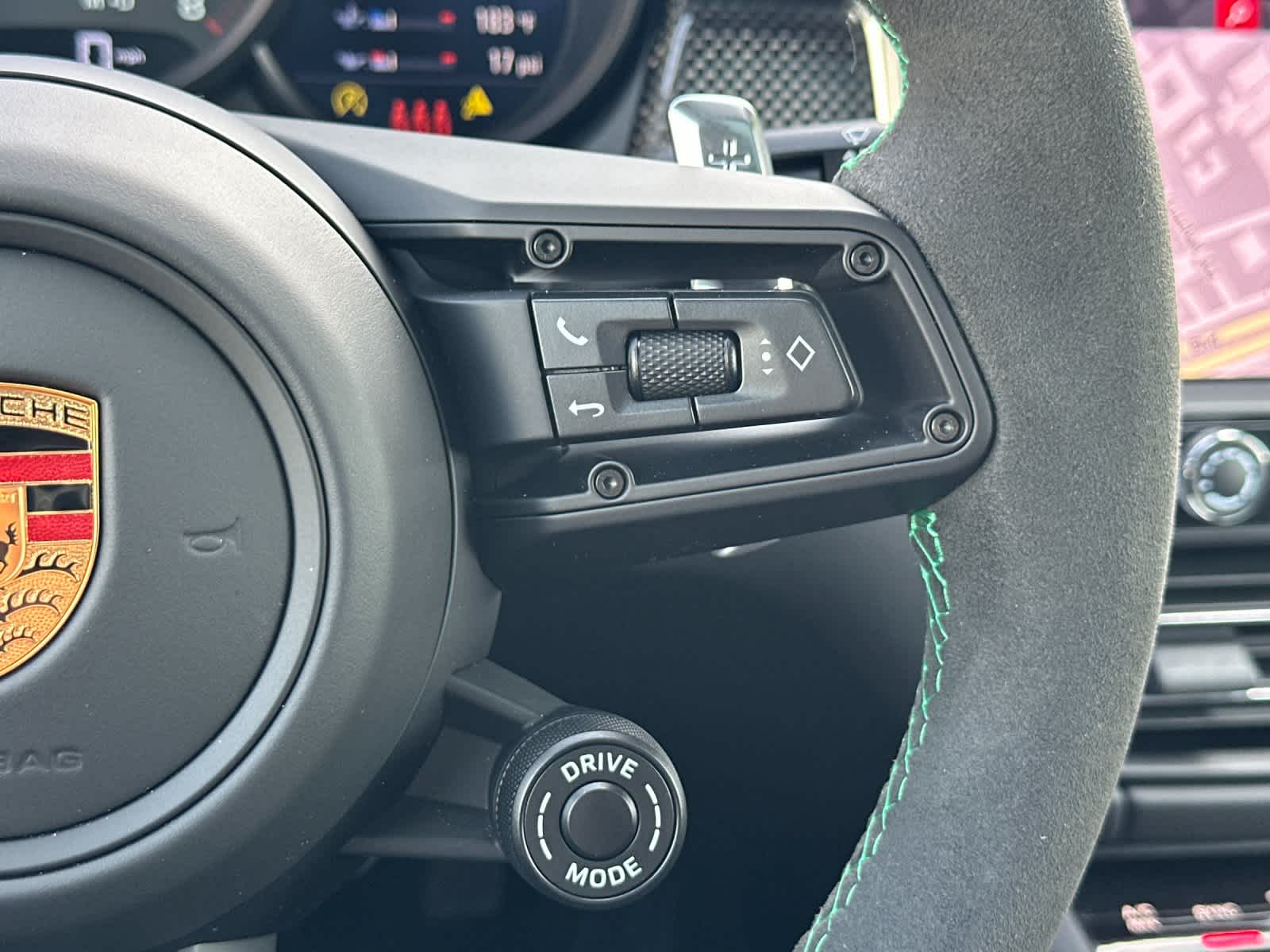 Thumbnail: 2026 Porsche Macan - 28