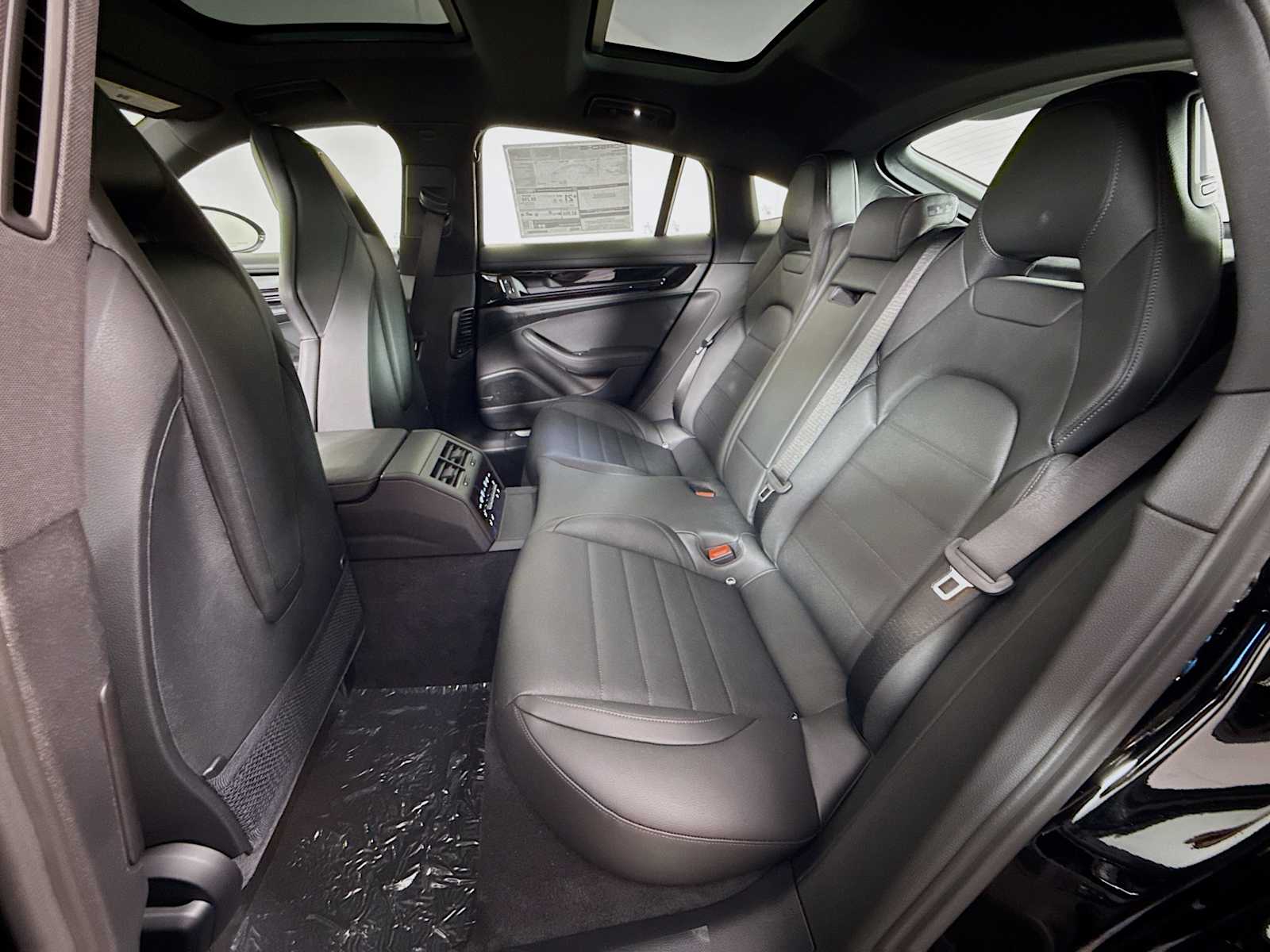 Thumbnail: 2026 Porsche Panamera - 17