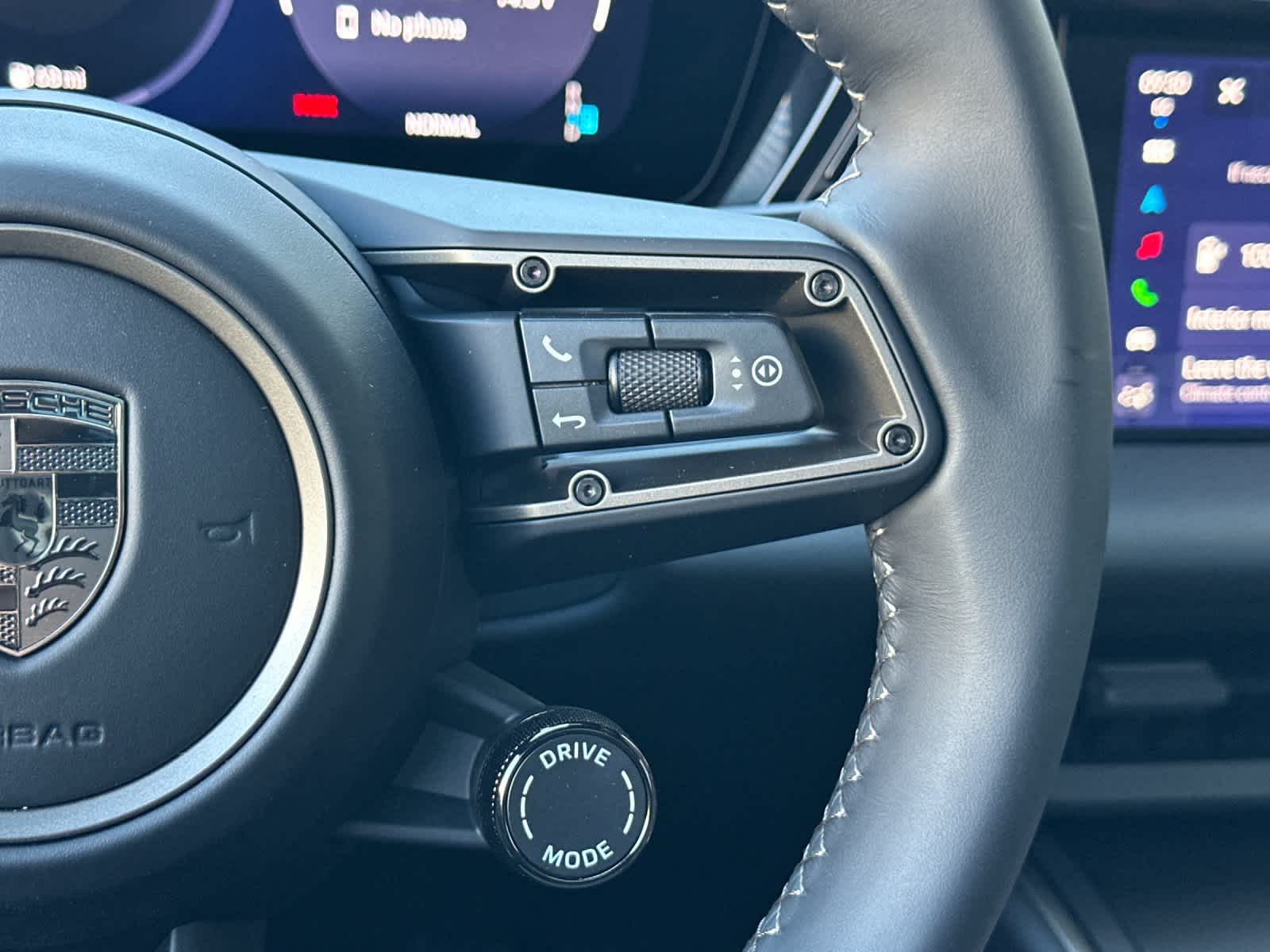 Thumbnail: 2025 Porsche Macan - 29