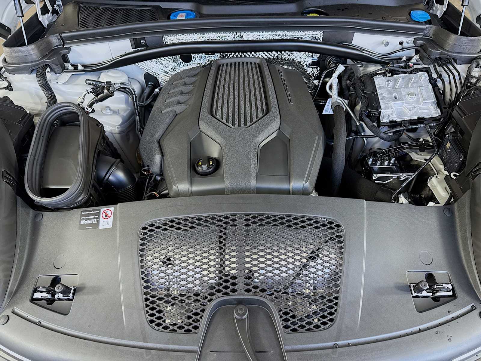 Thumbnail: 2026 Porsche Macan - 23