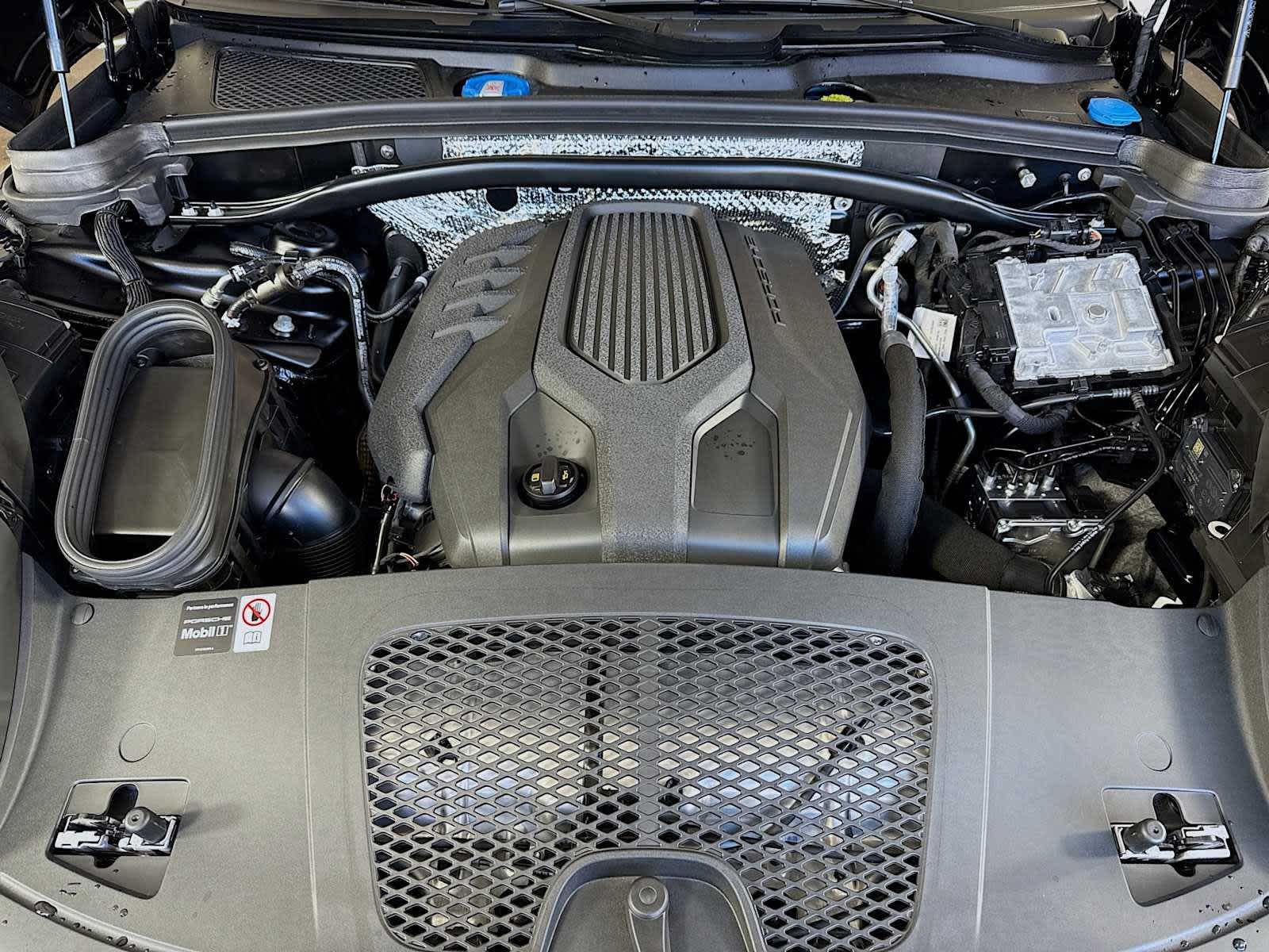 Thumbnail: 2026 Porsche Macan - 23