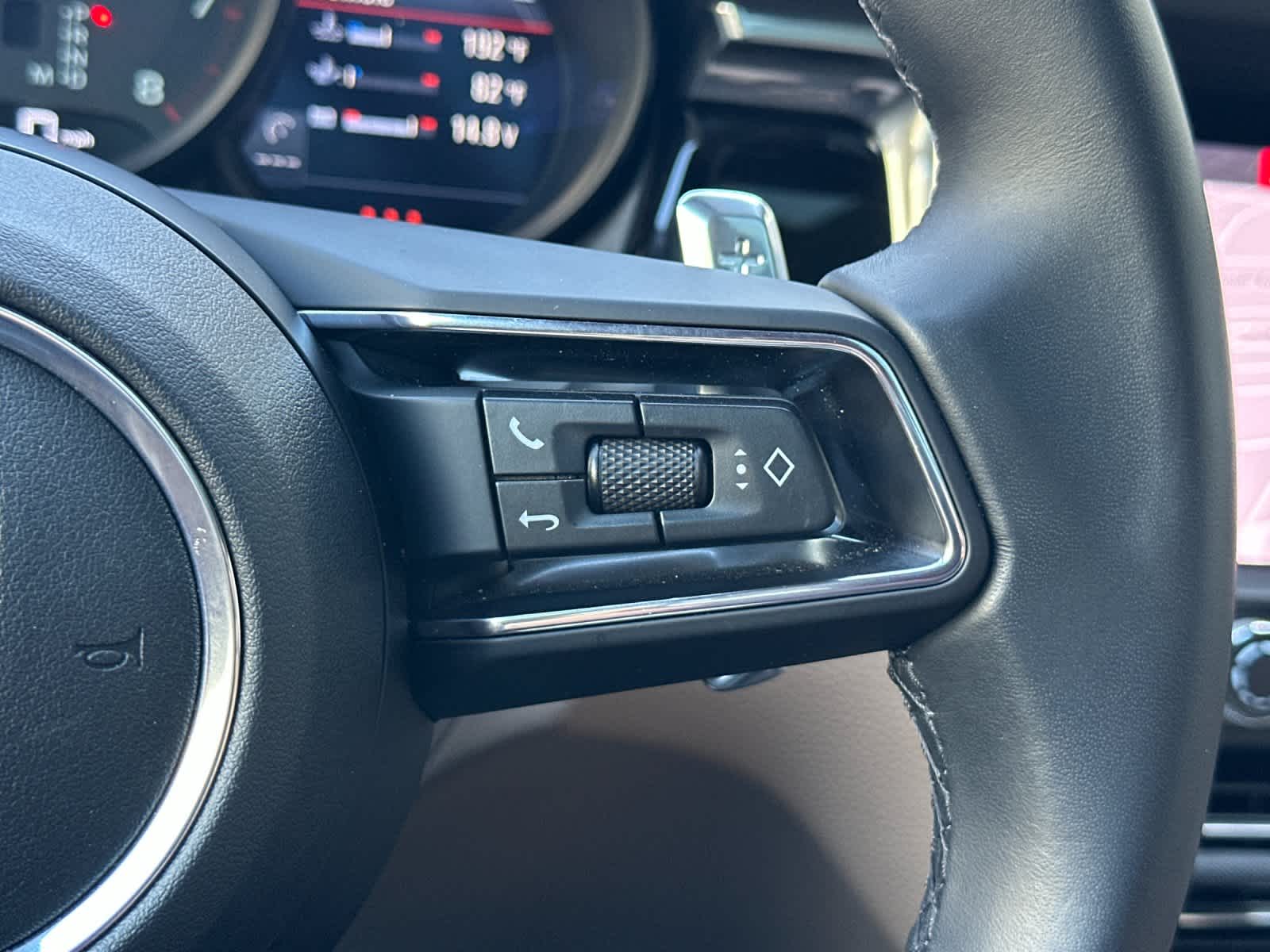 Thumbnail: 2025 Porsche Macan - 27