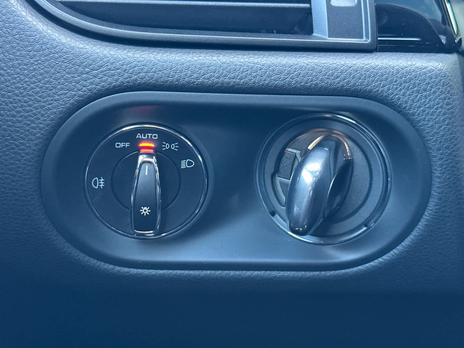 Thumbnail: 2026 Porsche Macan - 30