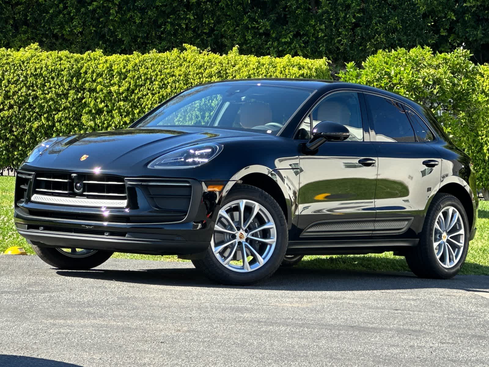 Thumbnail: 2026 Porsche Macan - 1