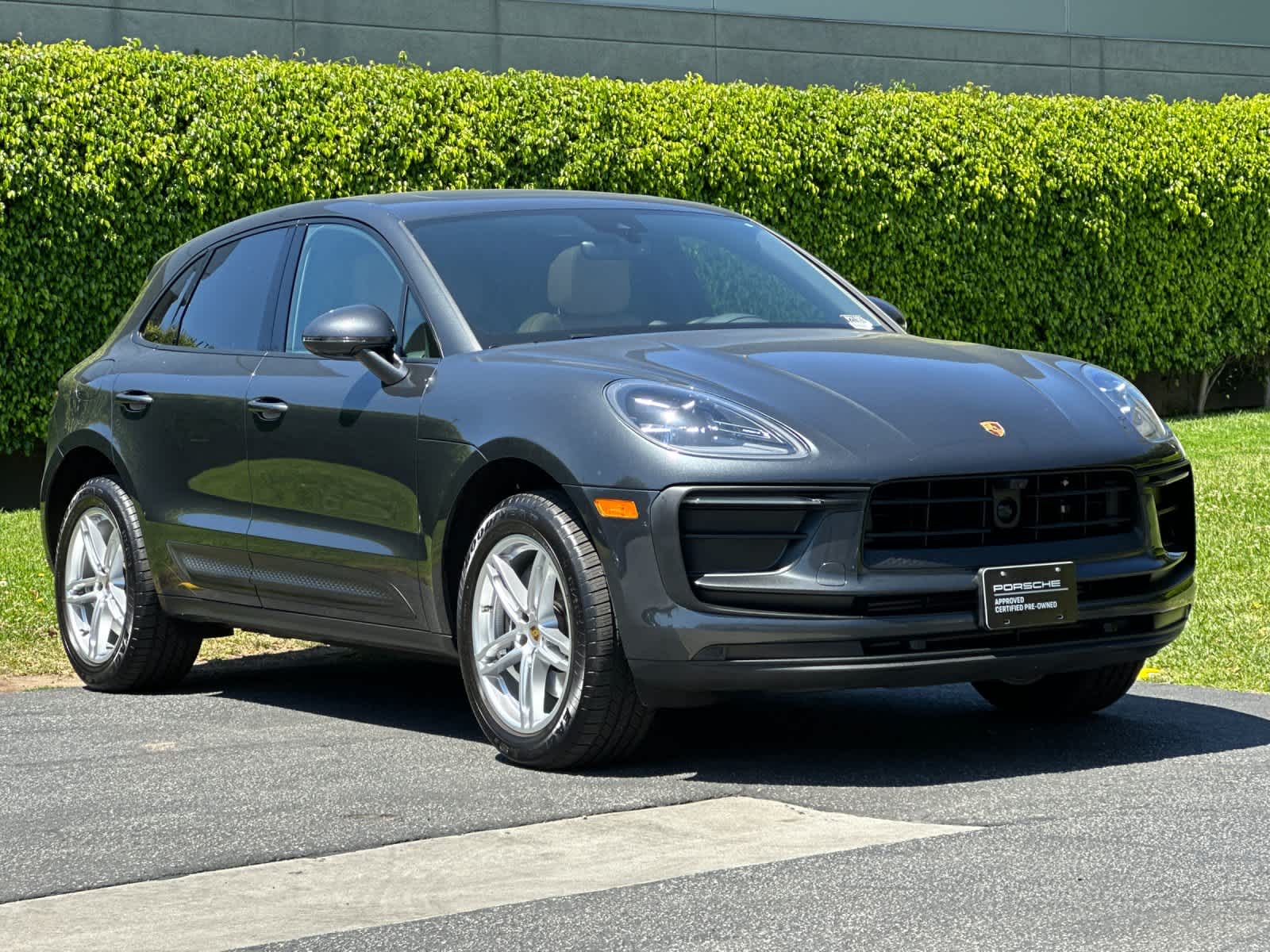 Thumbnail: 2025 Porsche Macan - 10