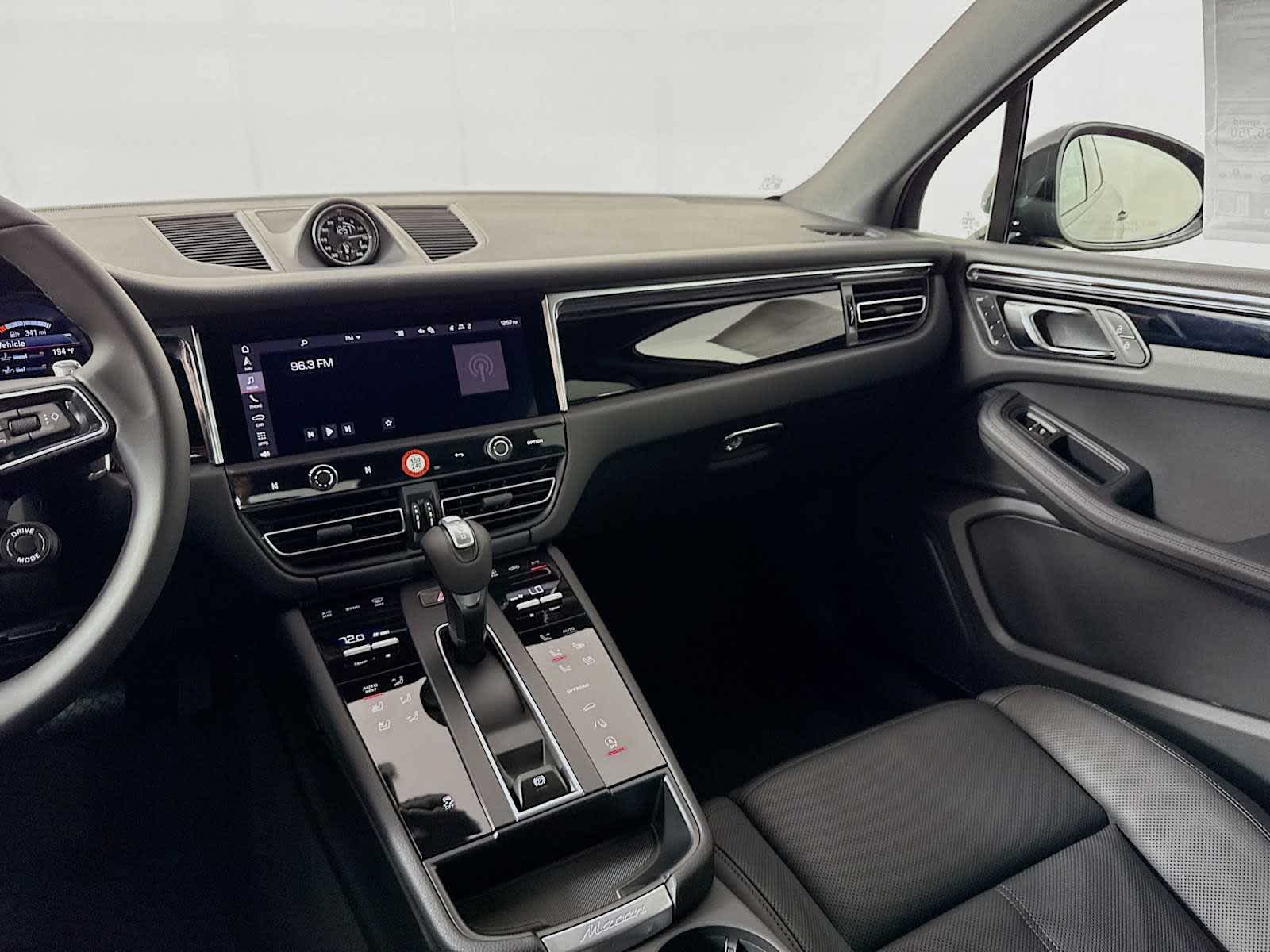 Thumbnail: 2025 Porsche Macan - 19