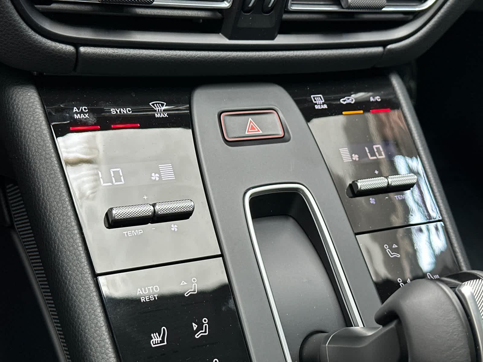 Thumbnail: 2026 Porsche Macan - 23