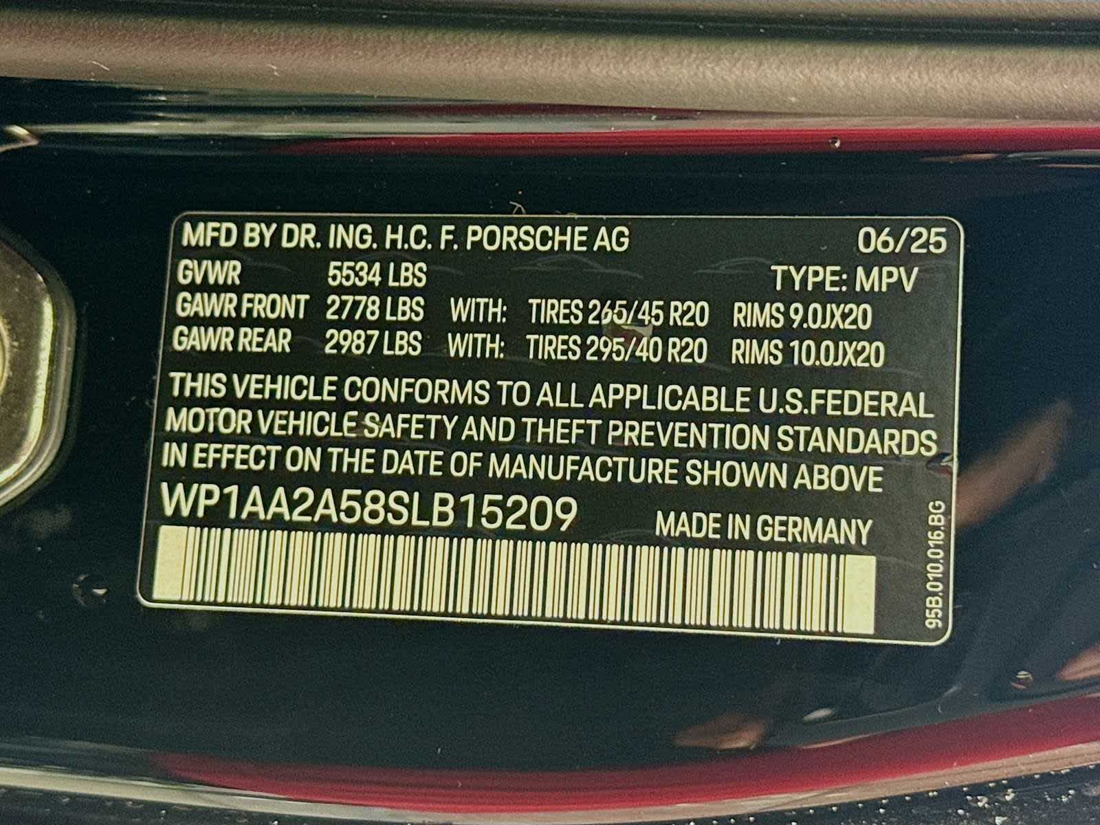 Thumbnail: 2025 Porsche Macan - 25