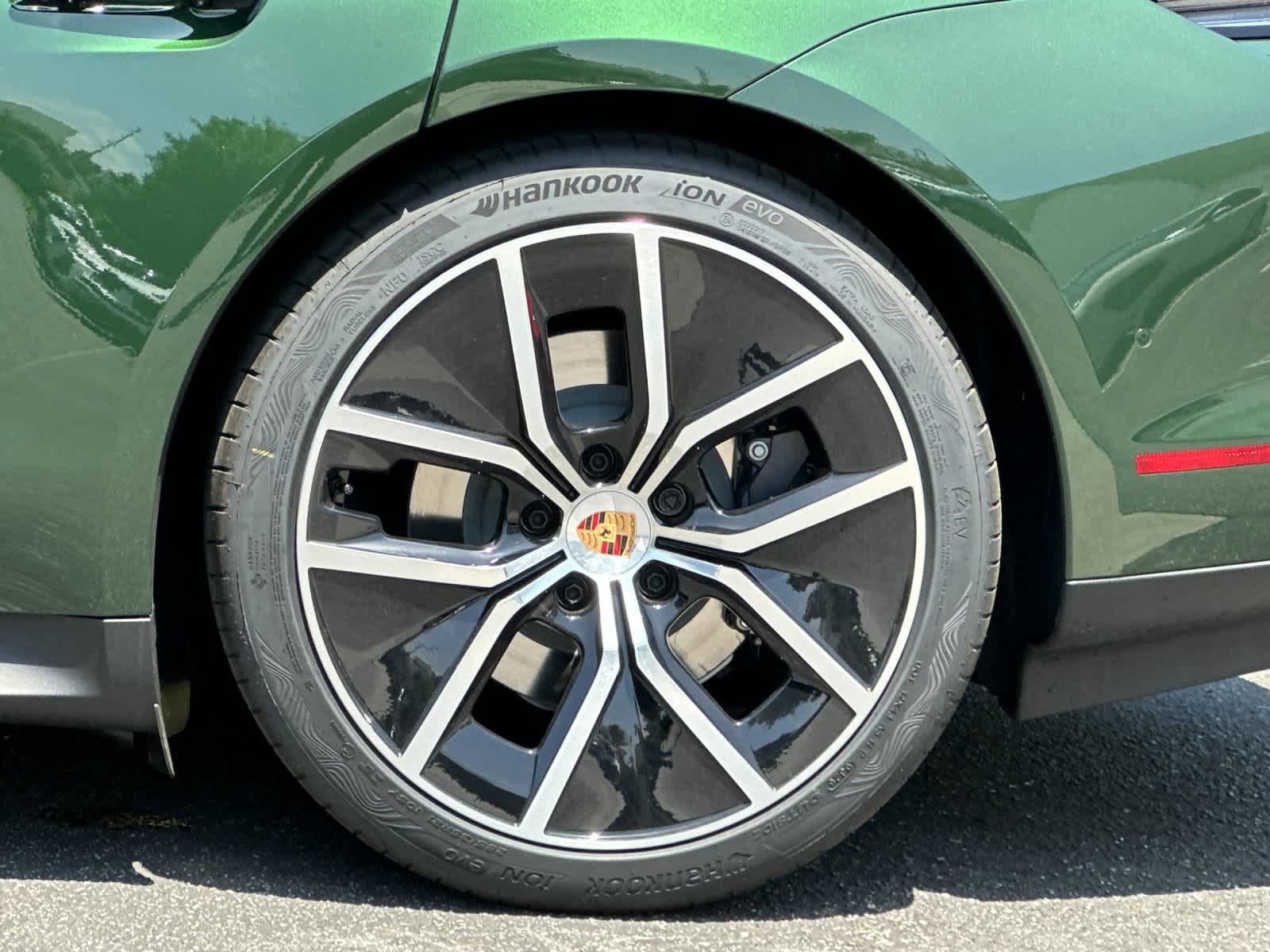 Thumbnail: 2026 Porsche Taycan - 30