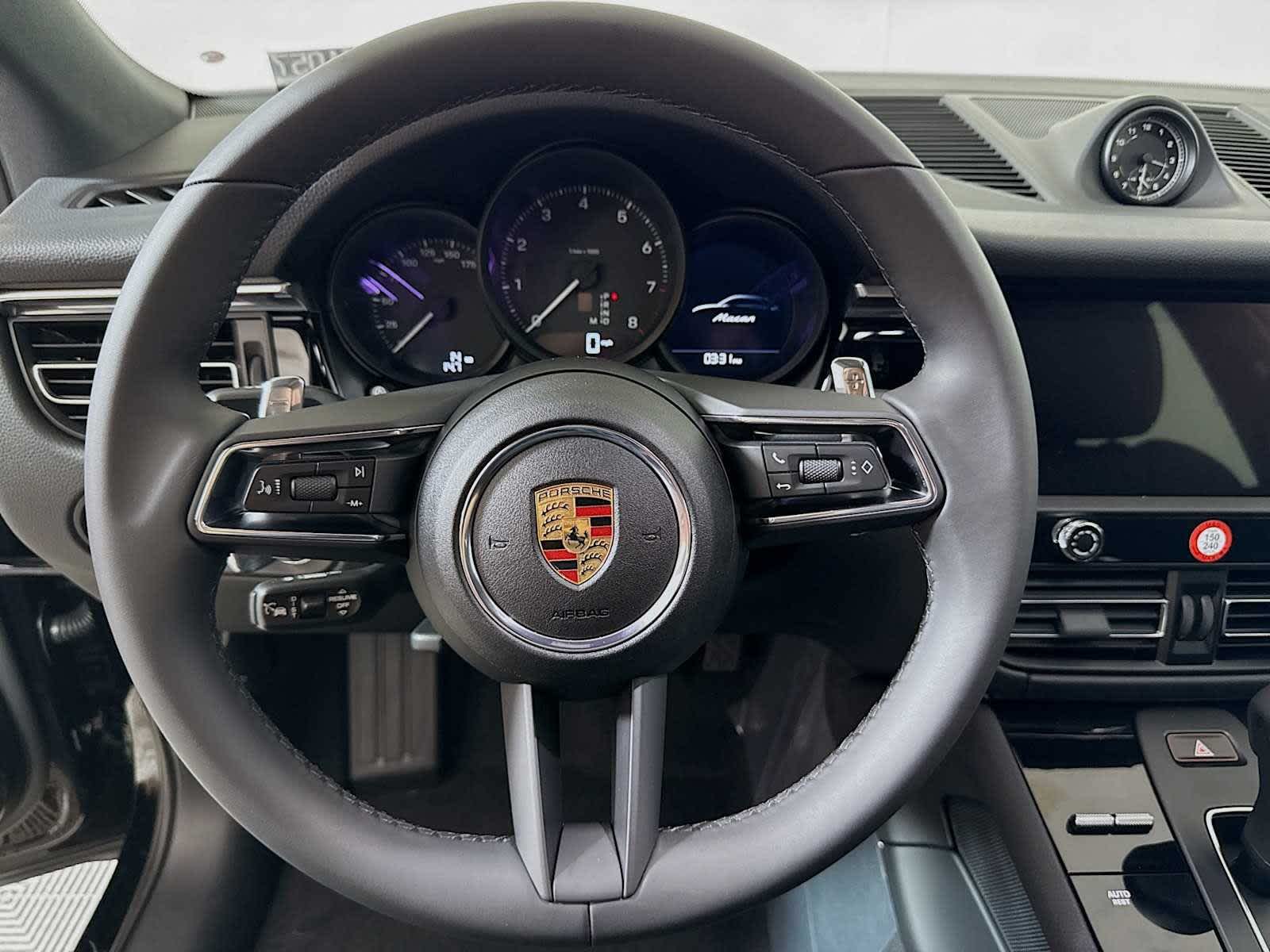 Thumbnail: 2025 Porsche Macan - 12