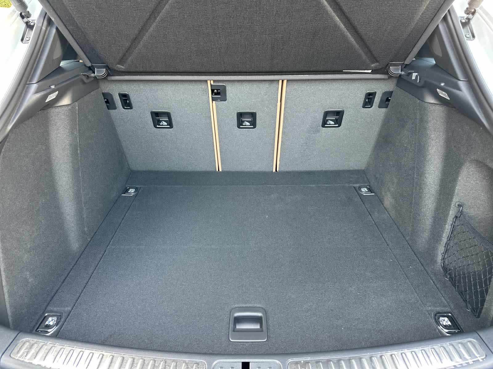 Thumbnail: 2026 Porsche Macan - 16