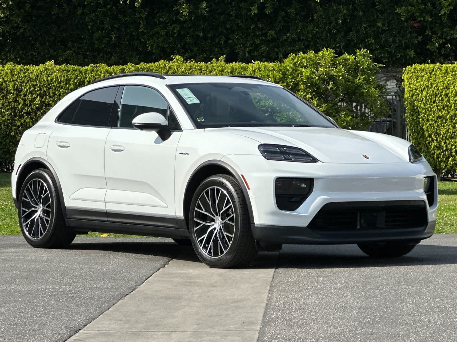 Thumbnail: 2025 Porsche Macan - 10