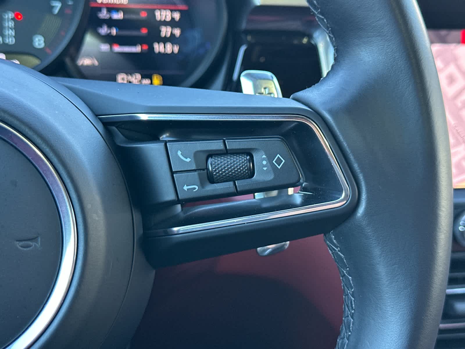 Thumbnail: 2022 Porsche Macan - 28