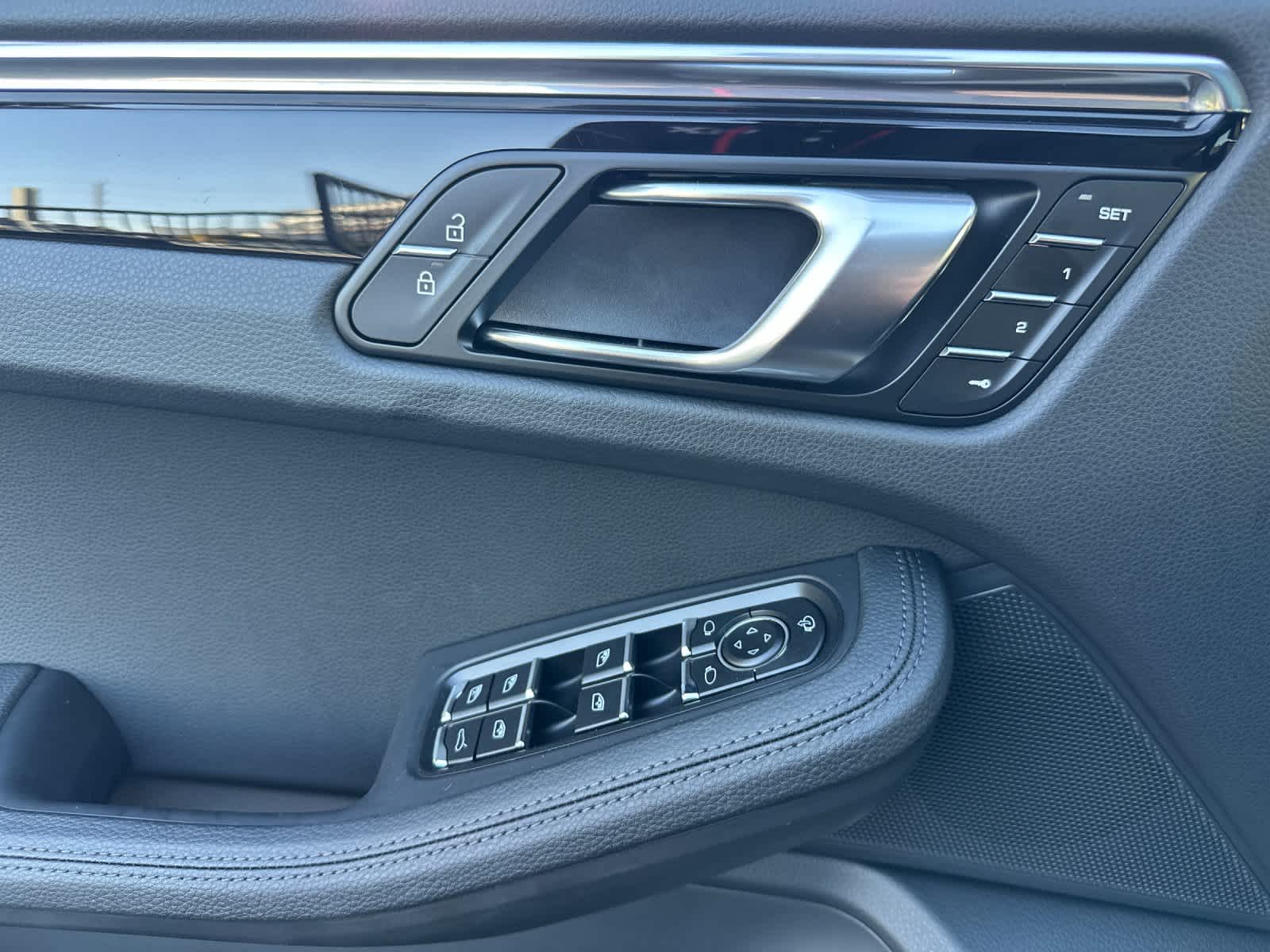 Thumbnail: 2025 Porsche Macan - 12