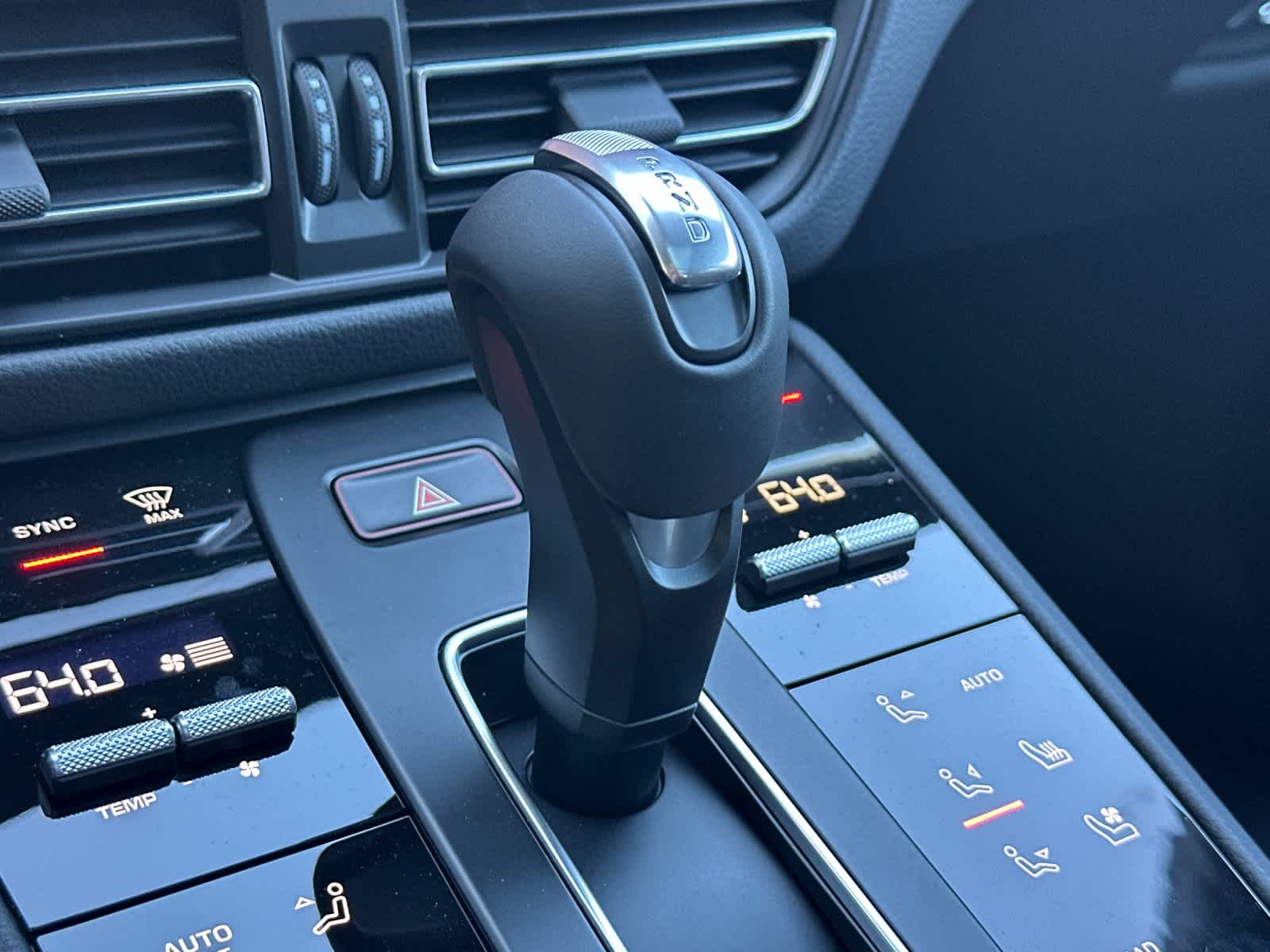 Thumbnail: 2026 Porsche Macan - 25