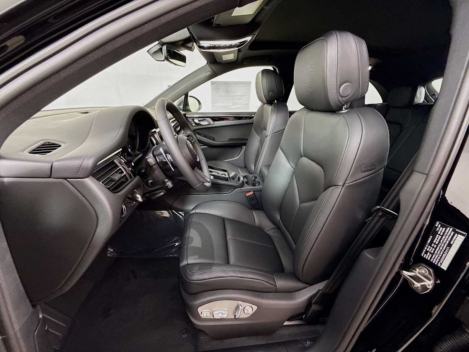 Thumbnail: 2025 Porsche Macan - 5