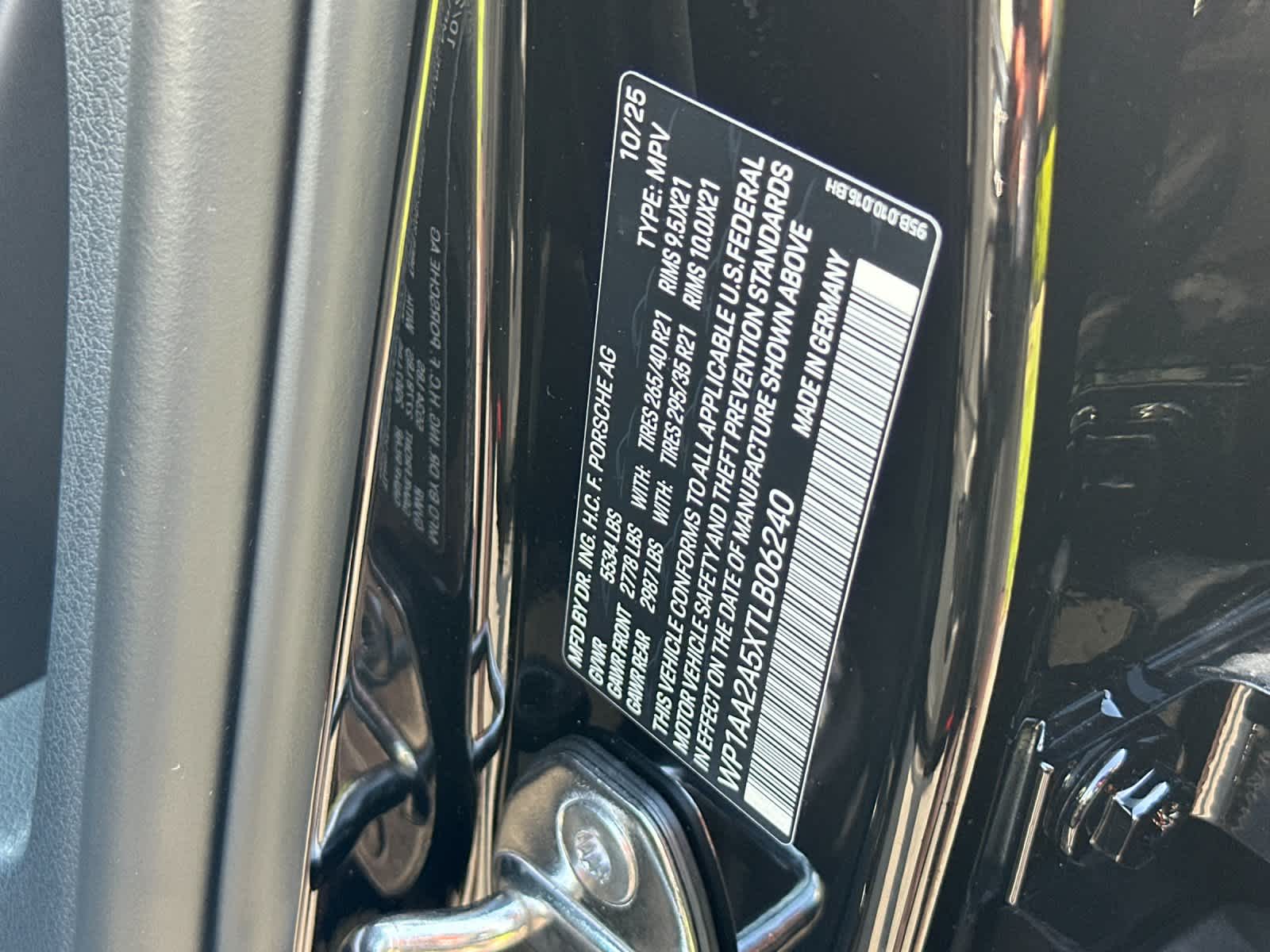 Thumbnail: 2026 Porsche Macan - 33