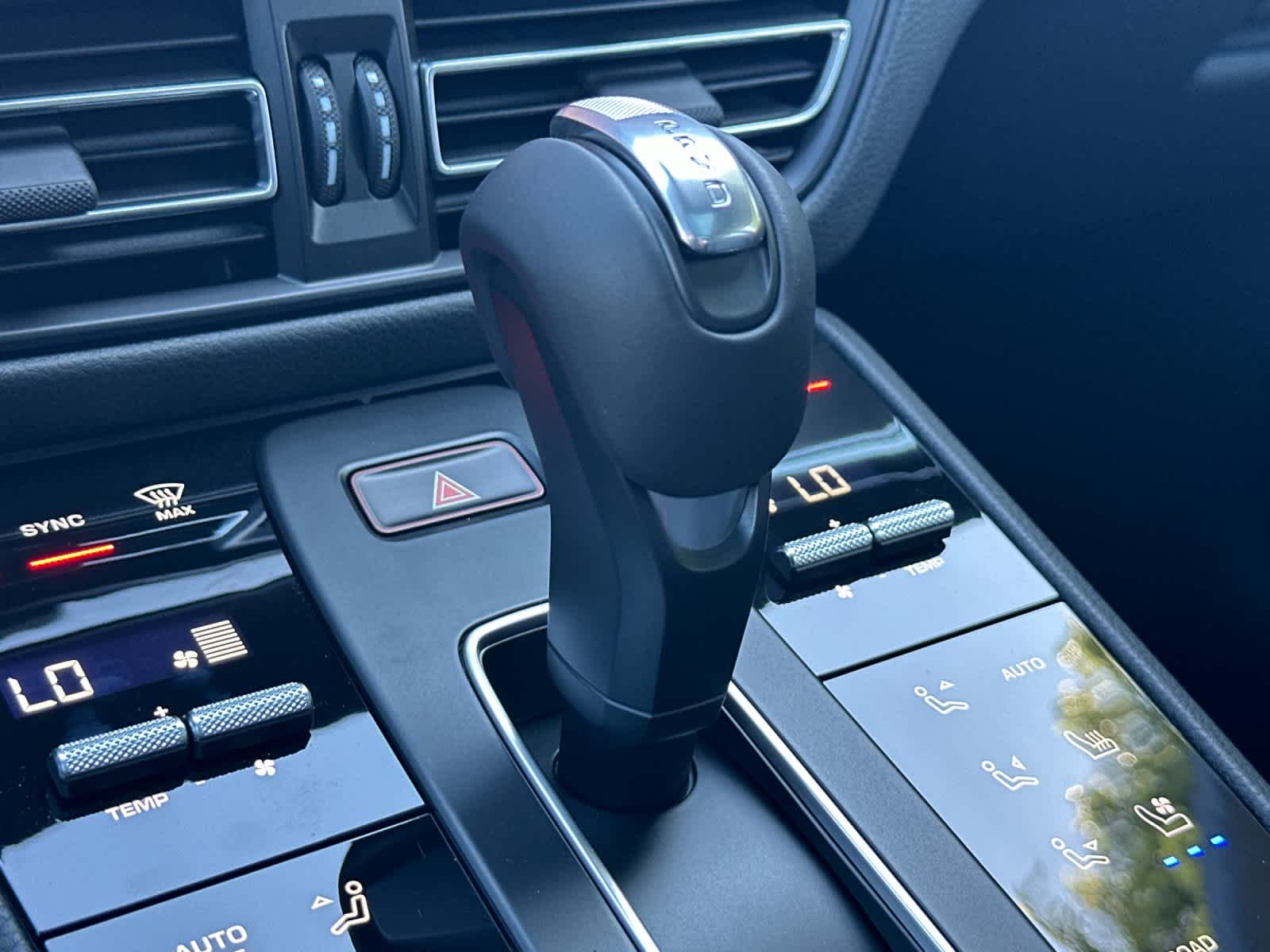 Thumbnail: 2026 Porsche Macan - 25