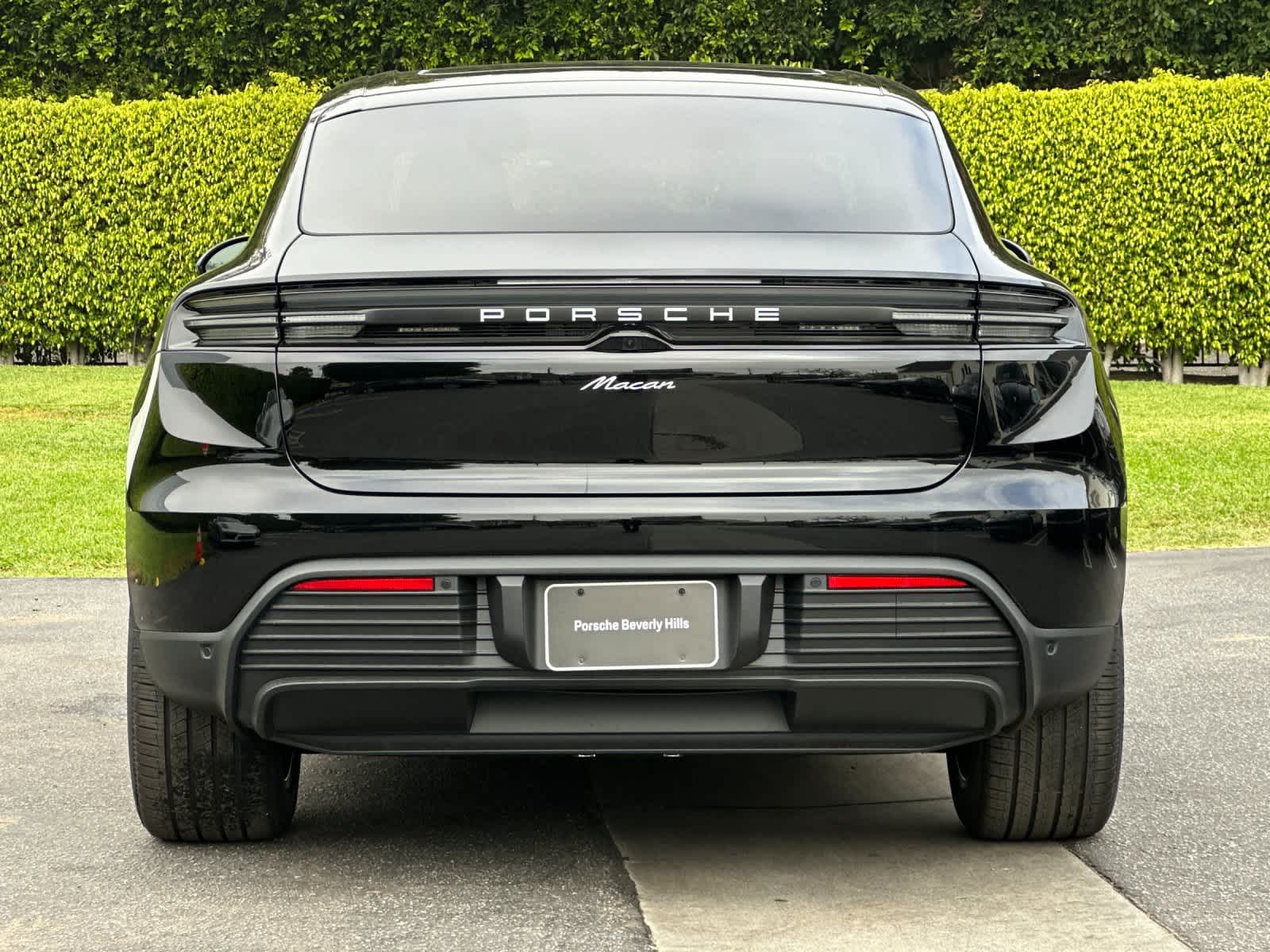 Thumbnail: 2026 Porsche Macan - 7