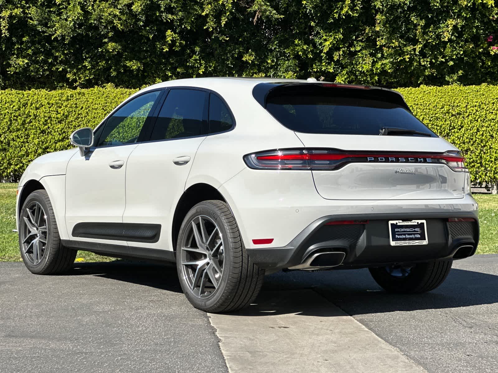 Thumbnail: 2026 Porsche Macan - 3