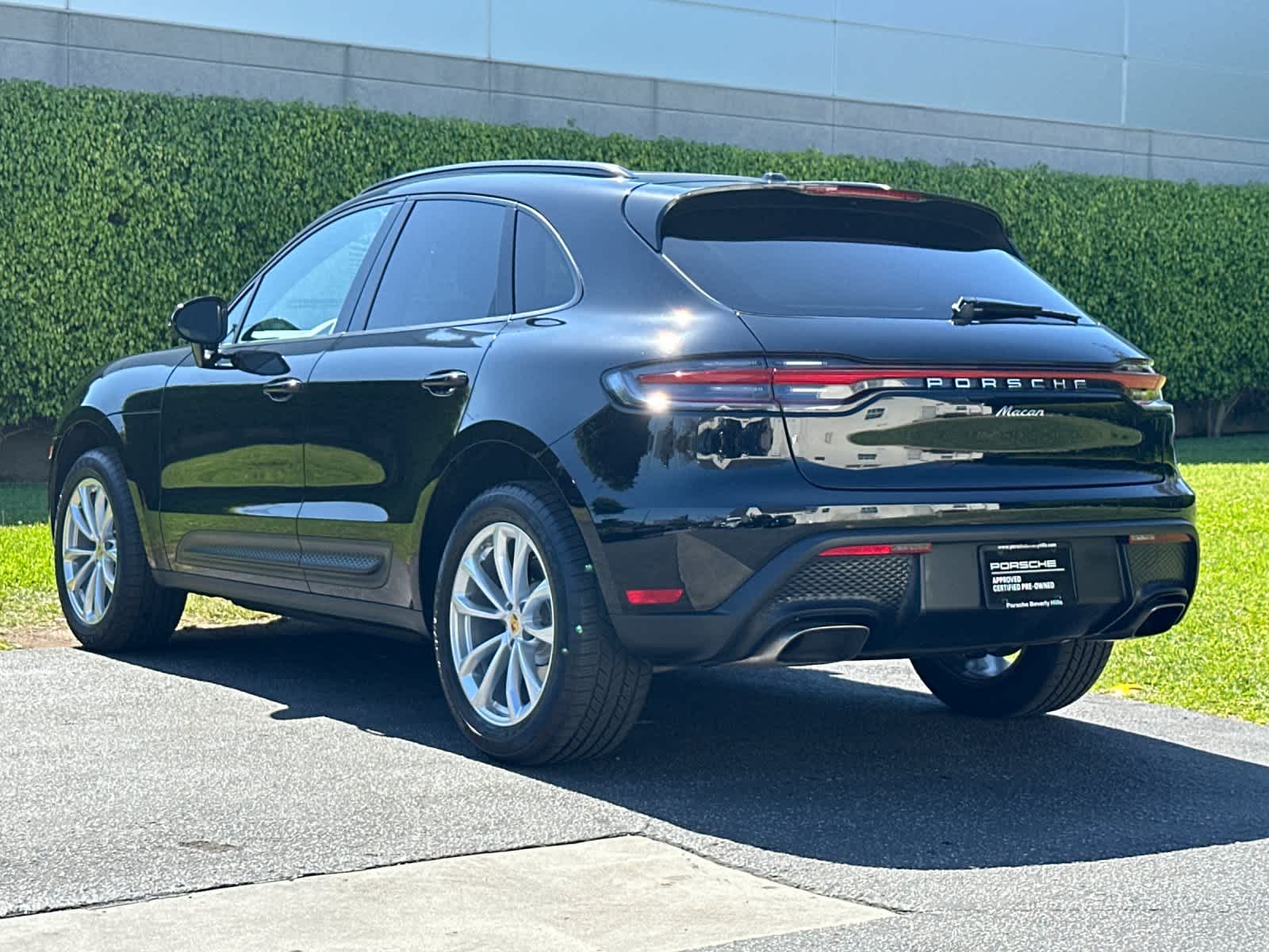 Thumbnail: 2025 Porsche Macan - 3
