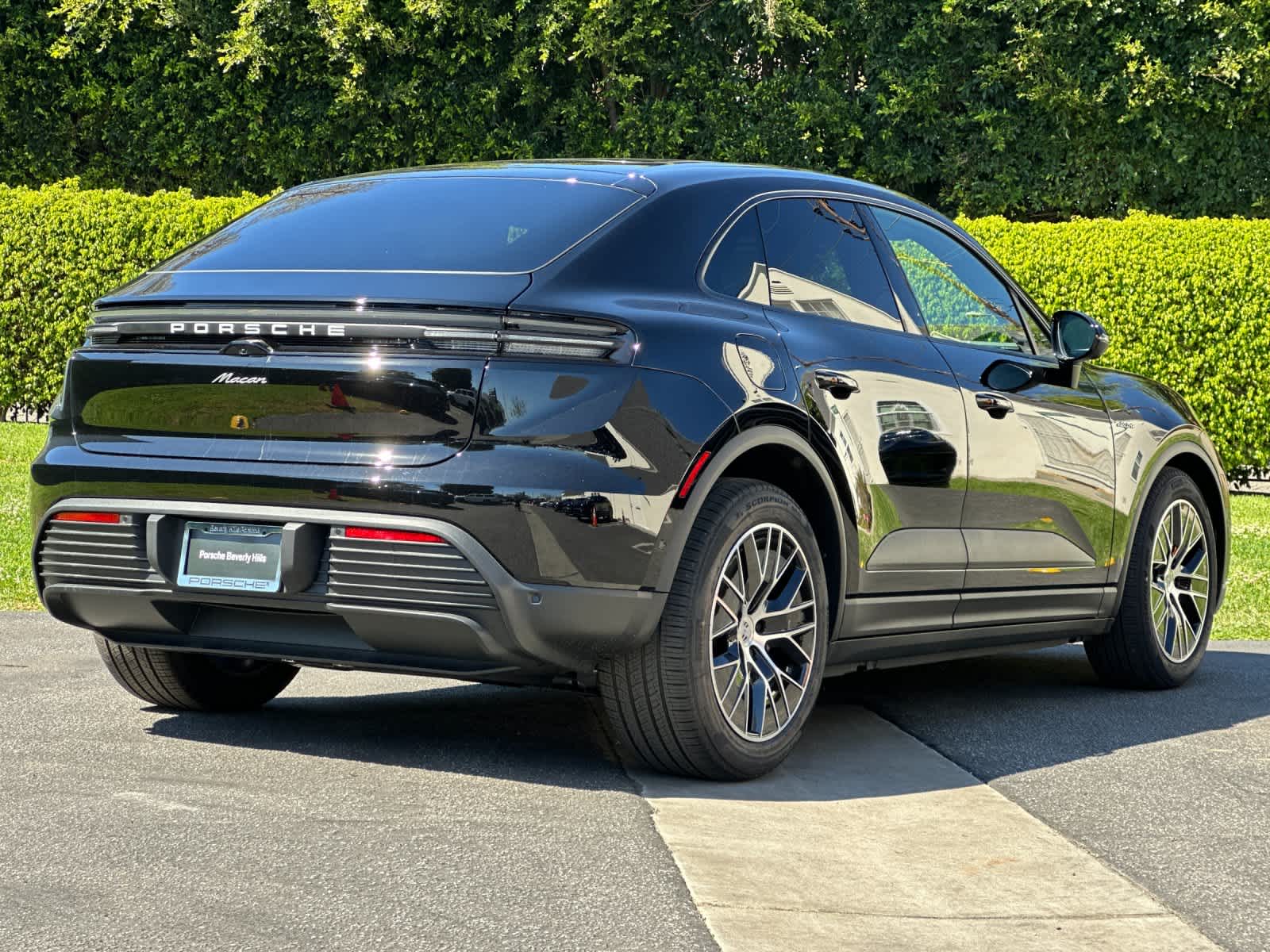 Thumbnail: 2026 Porsche Macan - 8